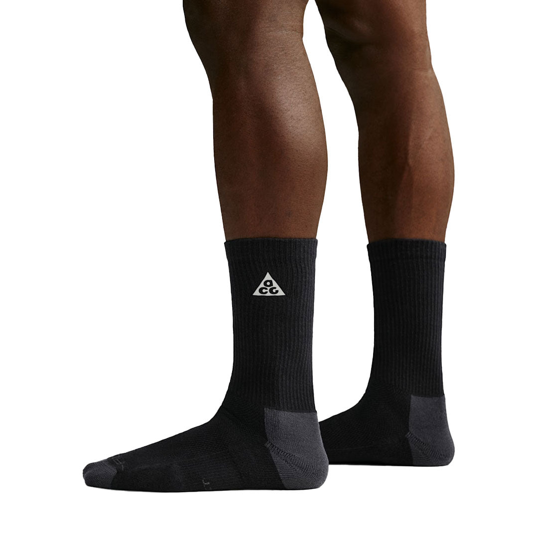 NIKE ACG(ナイキ エーシージー)| EVERYDAY ELEVATED CREW SOCKS / BLACK/DARK SMOKE GREY | スノーボード・スケートボードのTACTICS JAPAN