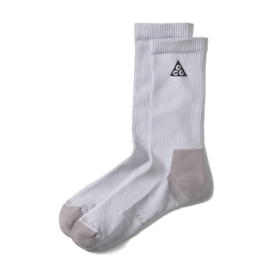 NIKE ACG(ナイキ エーシージー)| NIKE ACG EVERYDAY ELEVATED CREW SOCKS / PHOTON DUST/COLLEGE GREY | スノーボード・スケートボードのTACTICS JAPAN