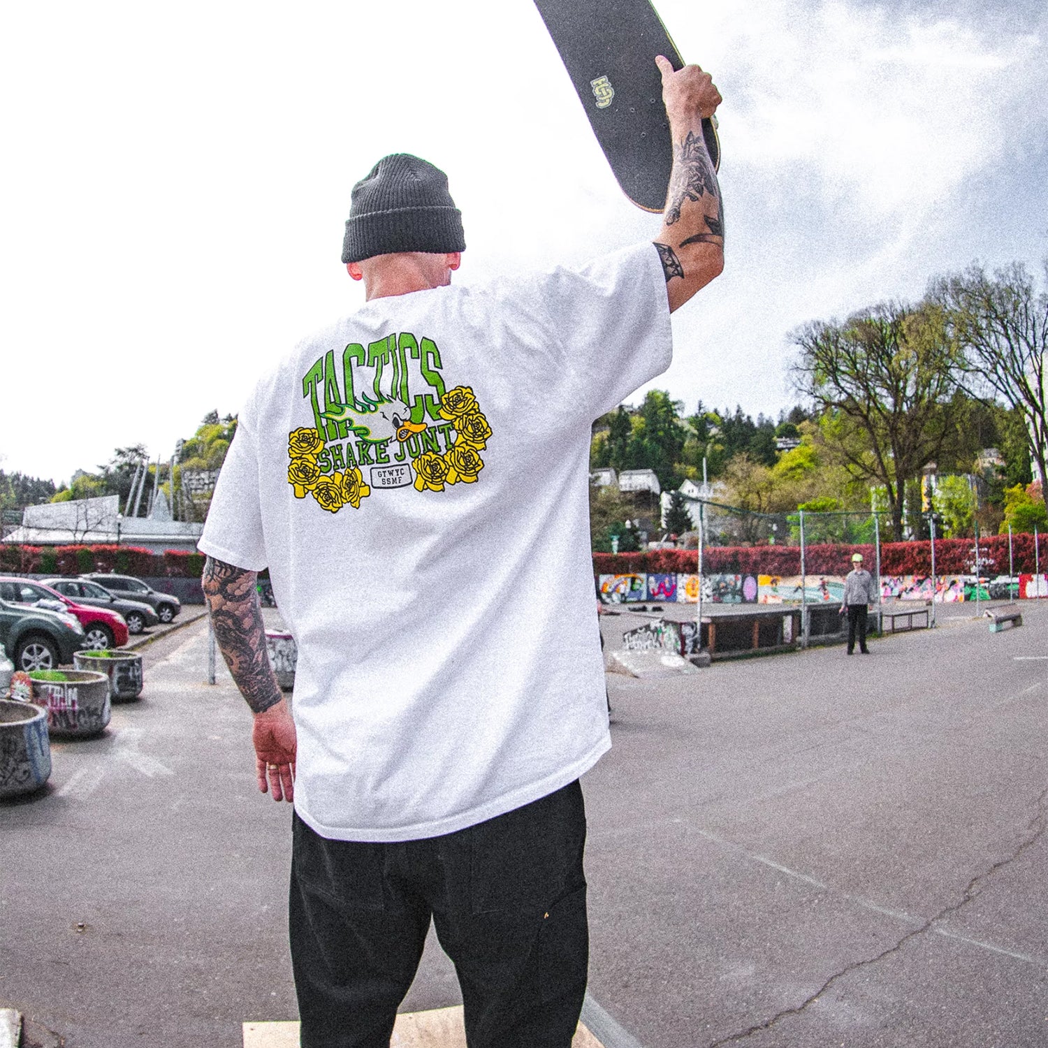 TACTICS(タクティクス)| TACTICS SHAKE JUNT X TACTICS T-SHIRT | スノーボード・スケートボードのTACTICS JAPAN