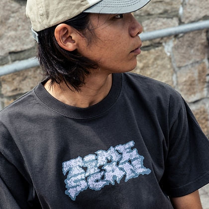 TIMESCAN(タイムスキャン)| CLASSIC TAG TEE / BLACK | スノーボード・スケートボードのTACTICS JAPAN