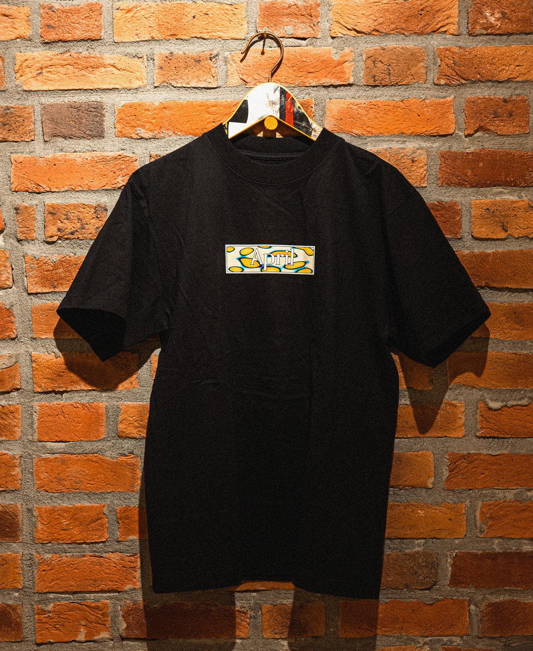 APRIL SKATEBOARDS(エイプリル スケートボード)| CELLIS TEE / BLACK | スノーボード・スケートボードのTACTICS JAPAN