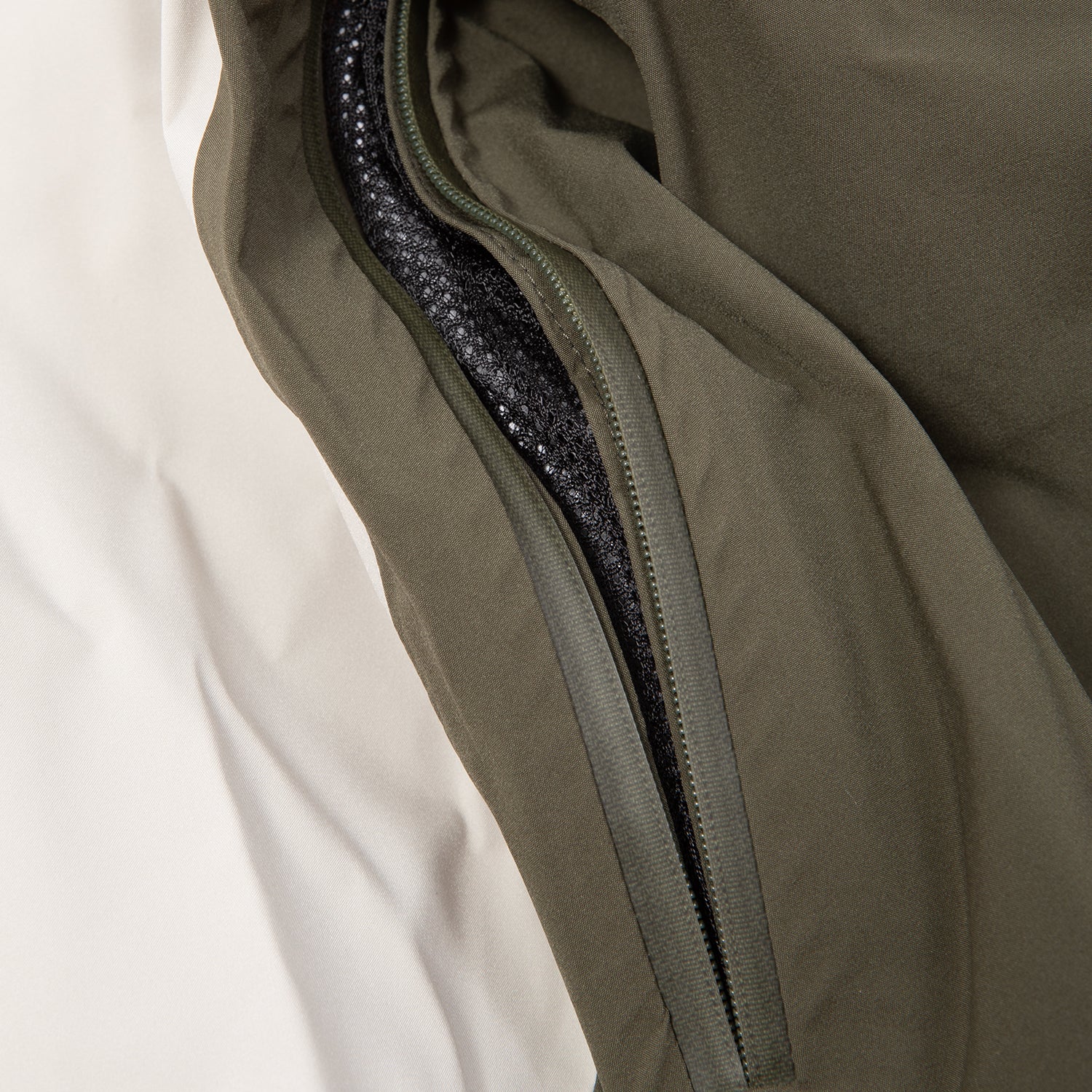 FORUM SNOWBOARDS(フォーラム スノーボード)| FORUM 3-LAYER BACKCOUNTRY JACKET / ESTATE / SPIKED OLIVE | スノーボード・スケートボードのTACTICS JAPAN