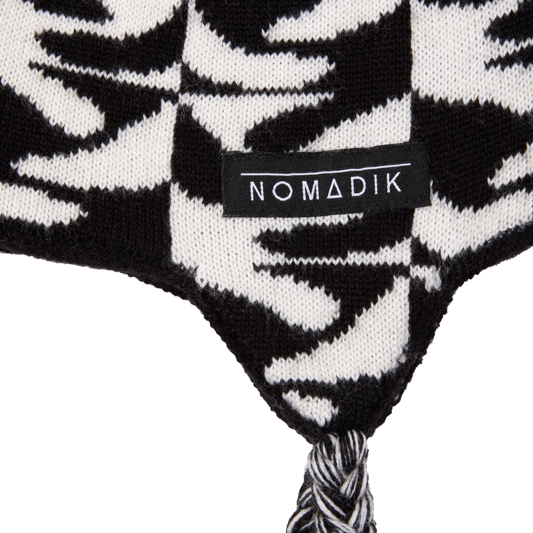 EARFLAP BEANIE / BLACK