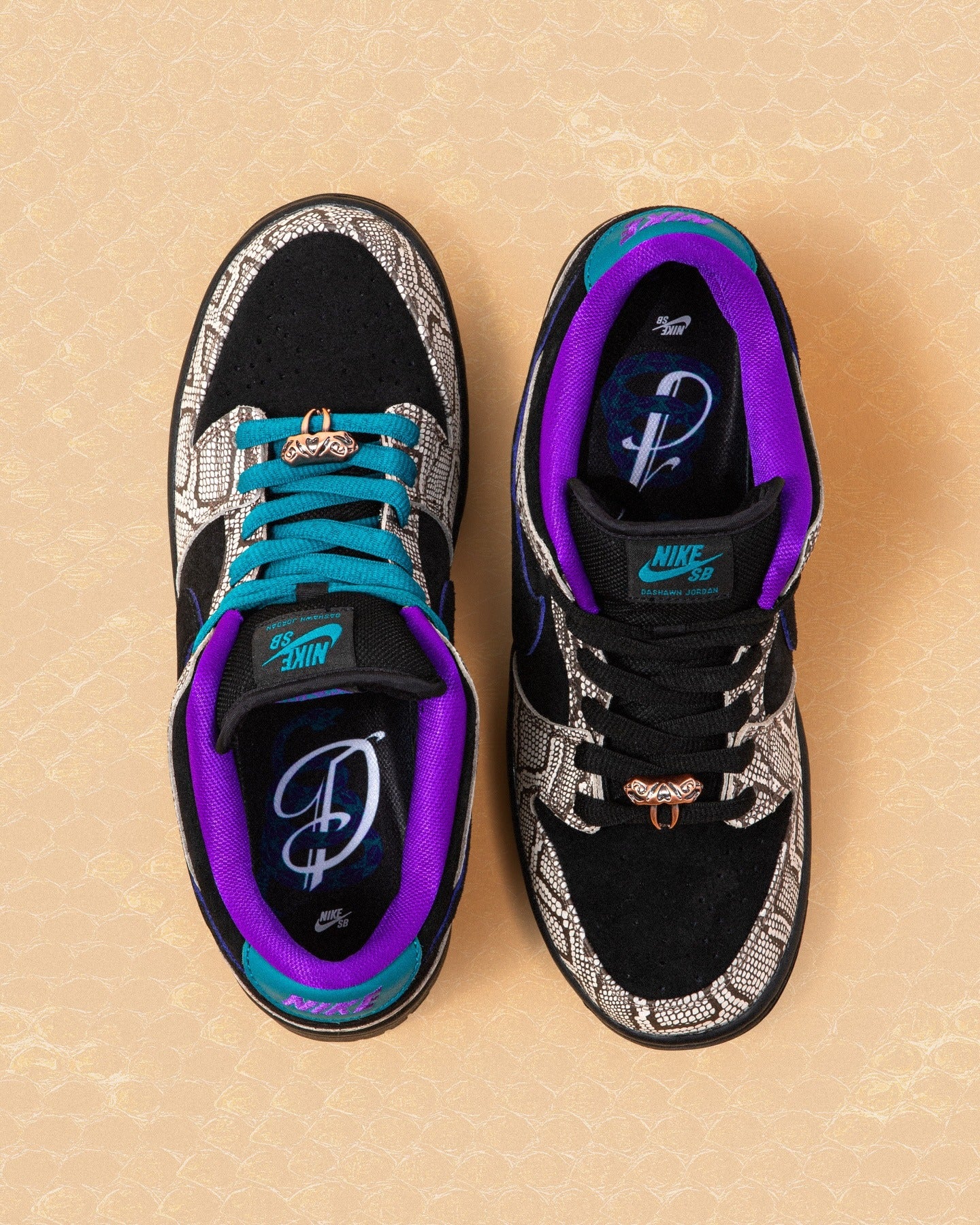 NIKE SB(ナイキ スケートボーディング)| NIKE SB DUNK LOW PRO QS "DASHAWN JORDAN" | スノーボード・スケートボードのTACTICS JAPAN