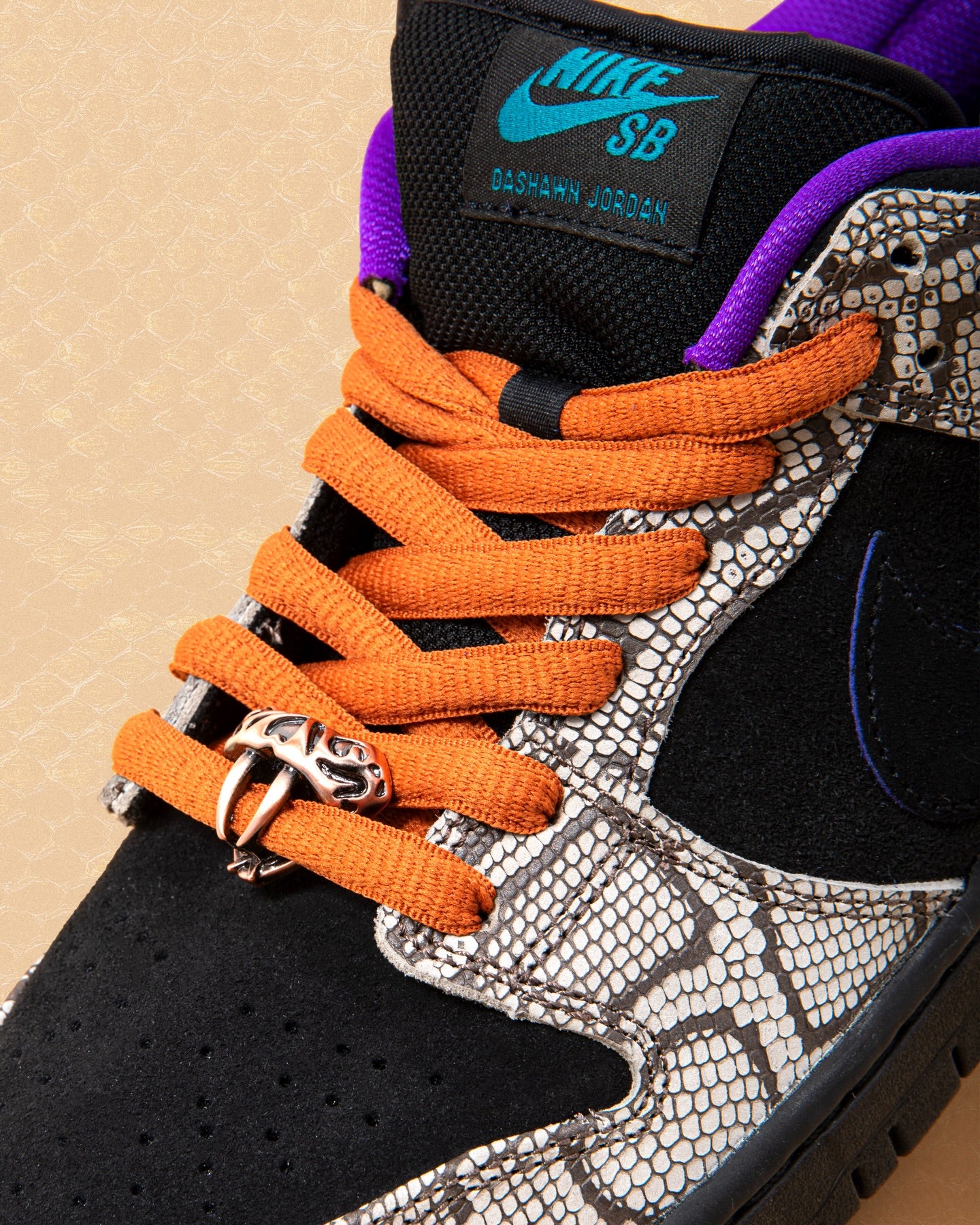 NIKE SB(ナイキ スケートボーディング)| NIKE SB DUNK LOW PRO QS "DASHAWN JORDAN" | スノーボード・スケートボードのTACTICS JAPAN