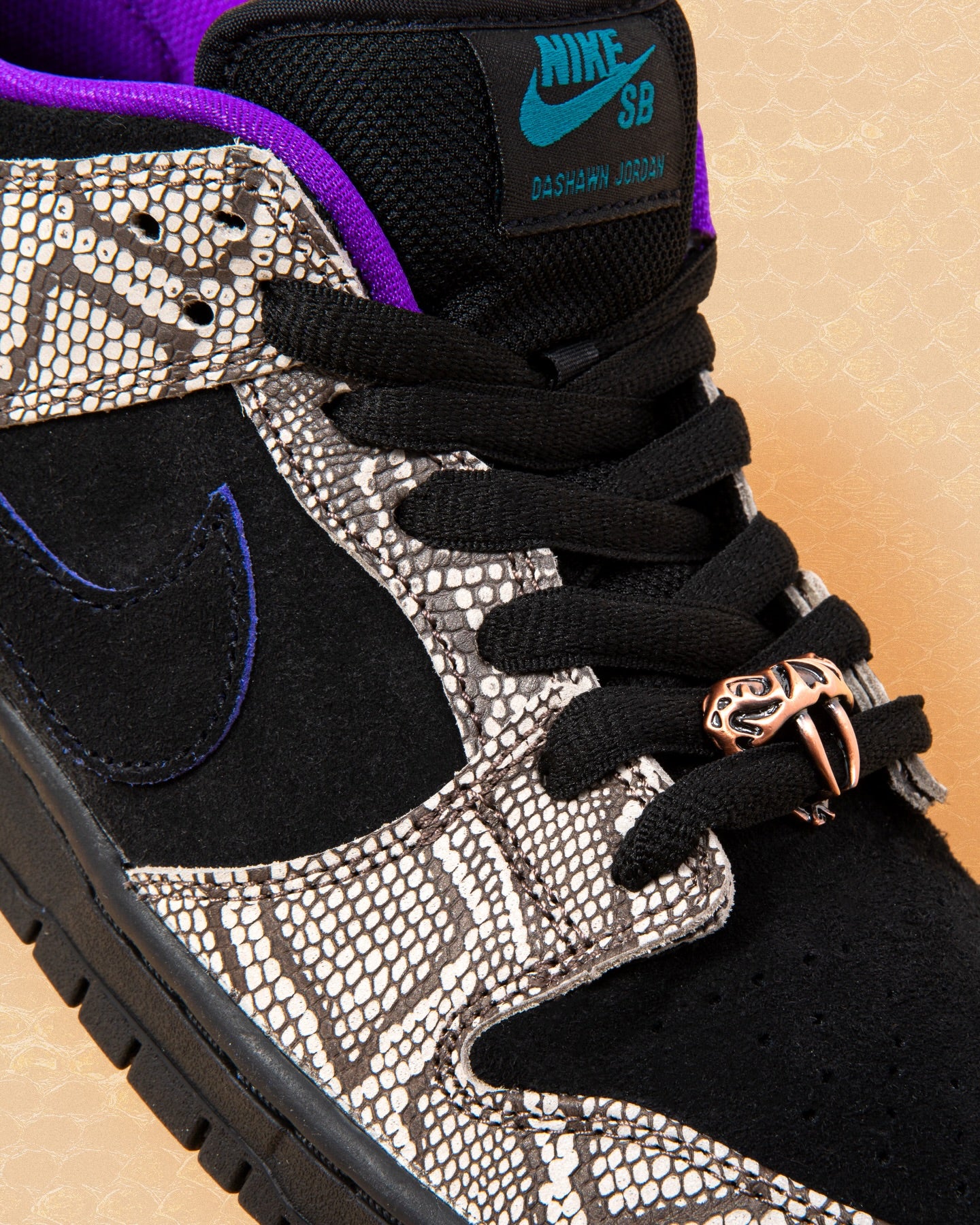 NIKE SB(ナイキ スケートボーディング)| NIKE SB DUNK LOW PRO QS "DASHAWN JORDAN" | スノーボード・スケートボードのTACTICS JAPAN