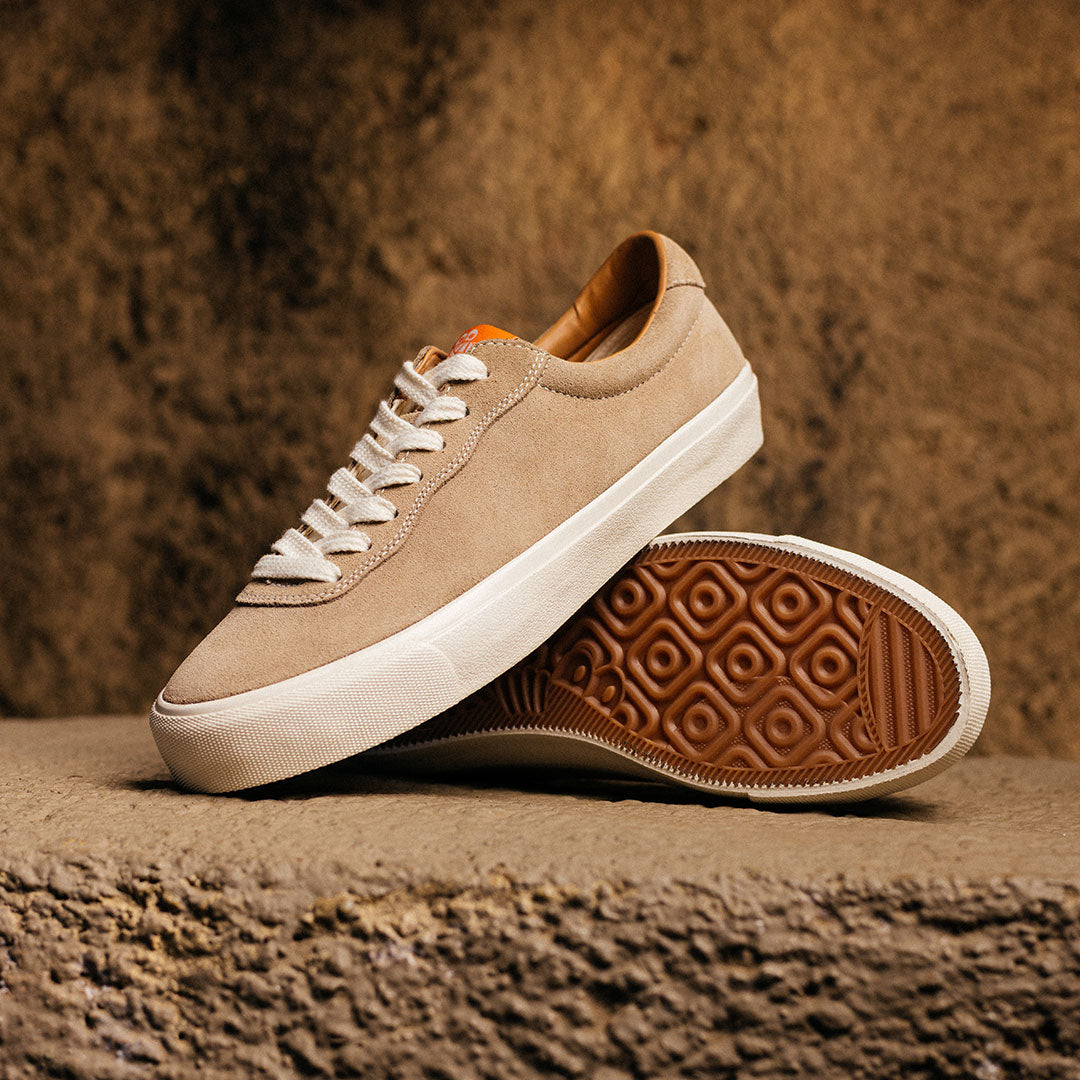 LAST RESORT AB(ラスト リゾート AB)| VM001-LO SUEDE / SAND/WHITE | スノーボード・スケートボードのTACTICS JAPAN
