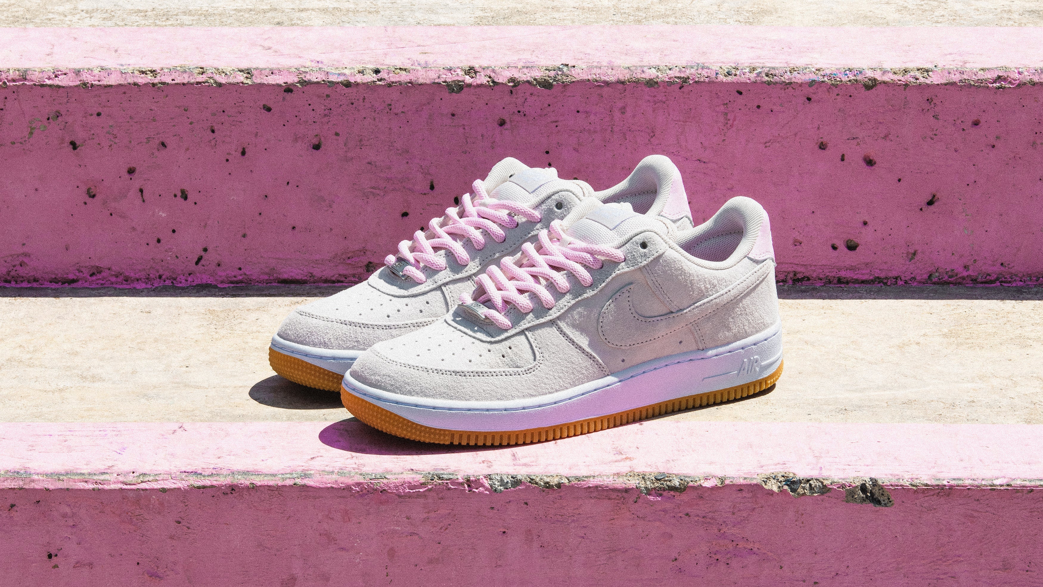 NIKE SB ナイキ スケートボード　かわいい薄ピンク NIKE SB】歴史的クロスオーバー。スケート仕様にアップデートされた初
