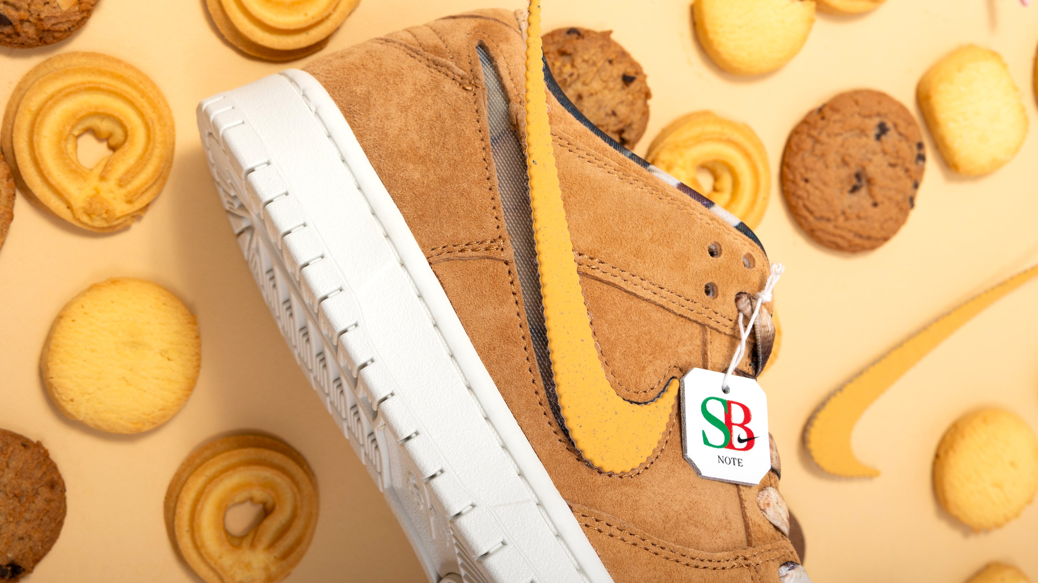 NIKE SB DUNK LOW PRO QS "NOTE MANCHESTER"