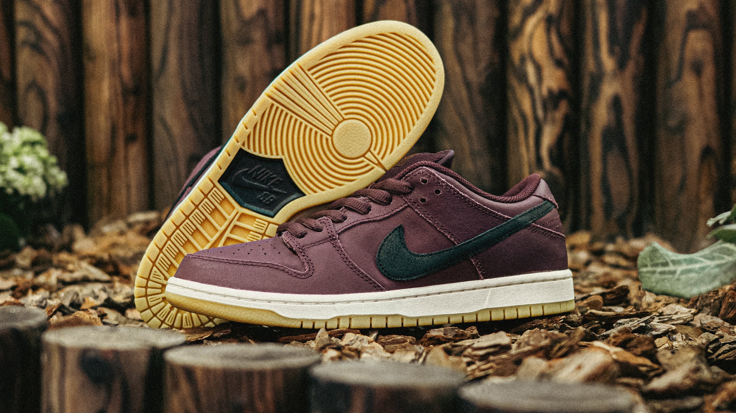 Nike SB Dunk Low Pro “Burgundy Crush” ORANGE LABELから新色が登場