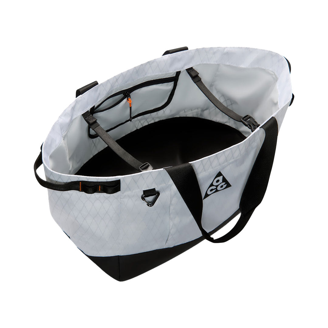 NIKE ACG（ナイキ エーシージー）| NIKE ACG GEAR TOTE BAG / WHITE/BLACK/BLACK | スノーボード・スケートボードのTACTICS JAPAN