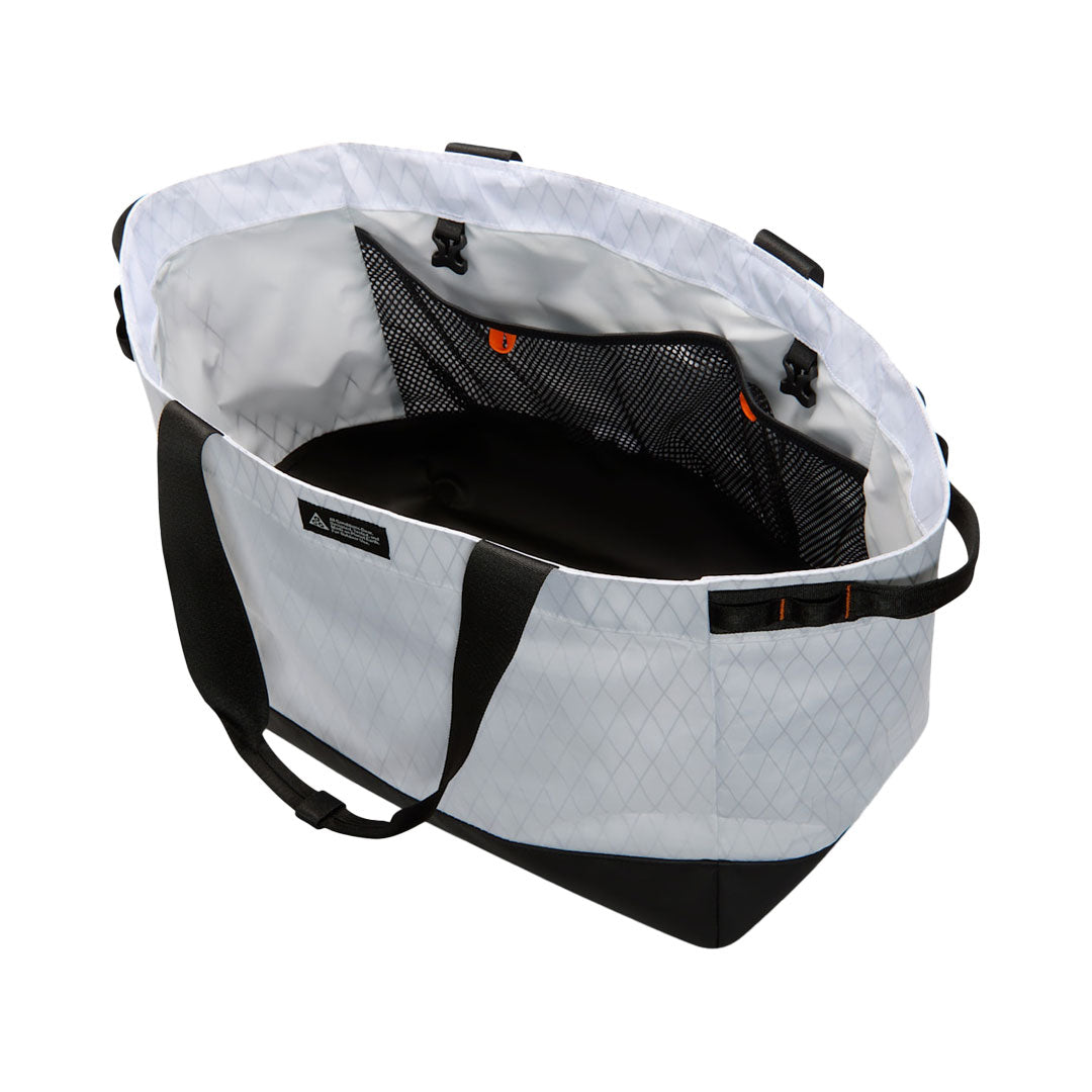 新品【大大大容量！55L】NIKE ACG トートバッグ アウトドア・旅行に♡ NIKE ACG（ナイキ エーシージー）| NIKE ACG GEAR TOTE BAG / WHITE