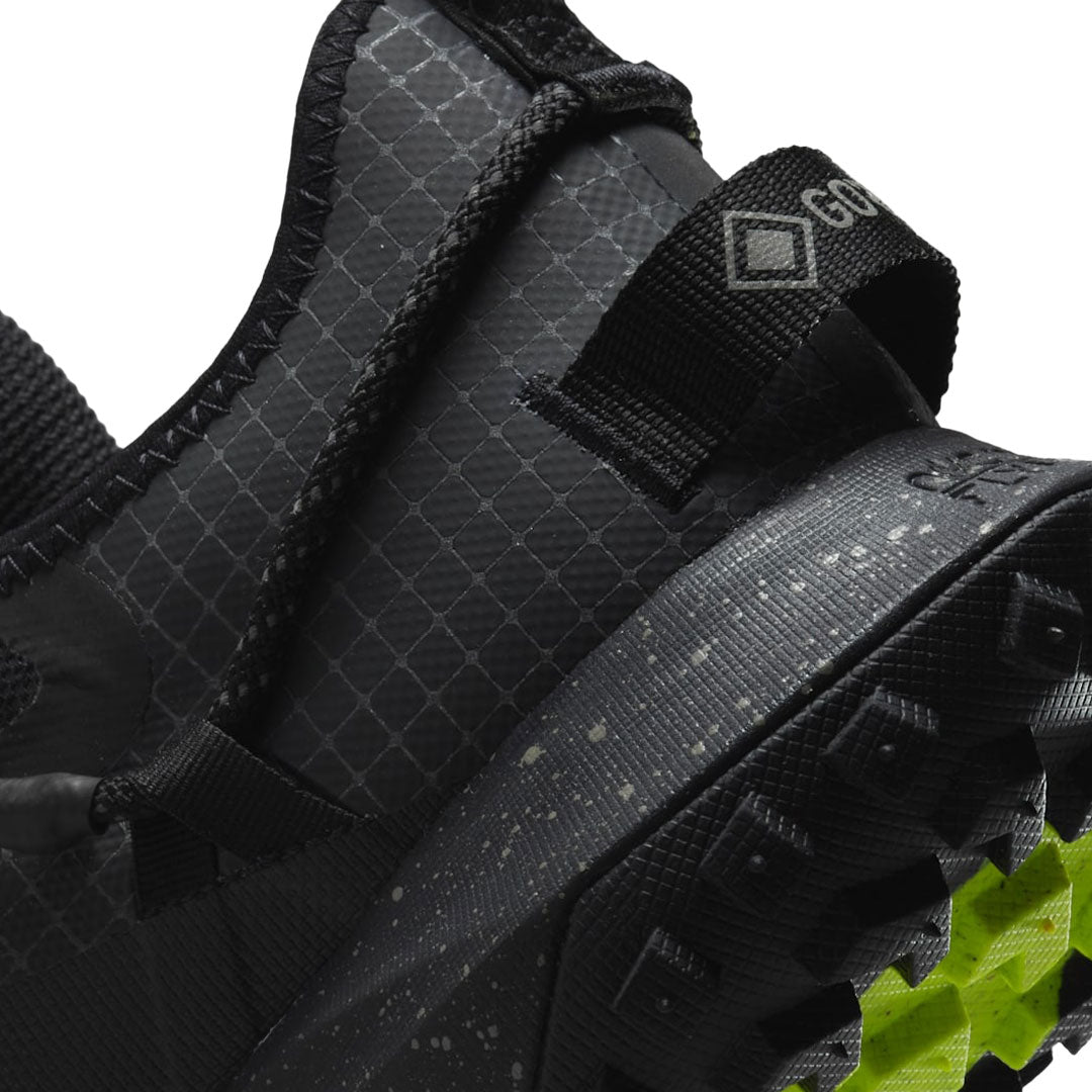 NIKE ACG（ナイキ エーシージ）| NIKE ACG MOUNTAIN FLY LOW GORE-TEX SE / DARK SMOKE GREY | スノーボード・スケートボードのTACTICS JAPAN