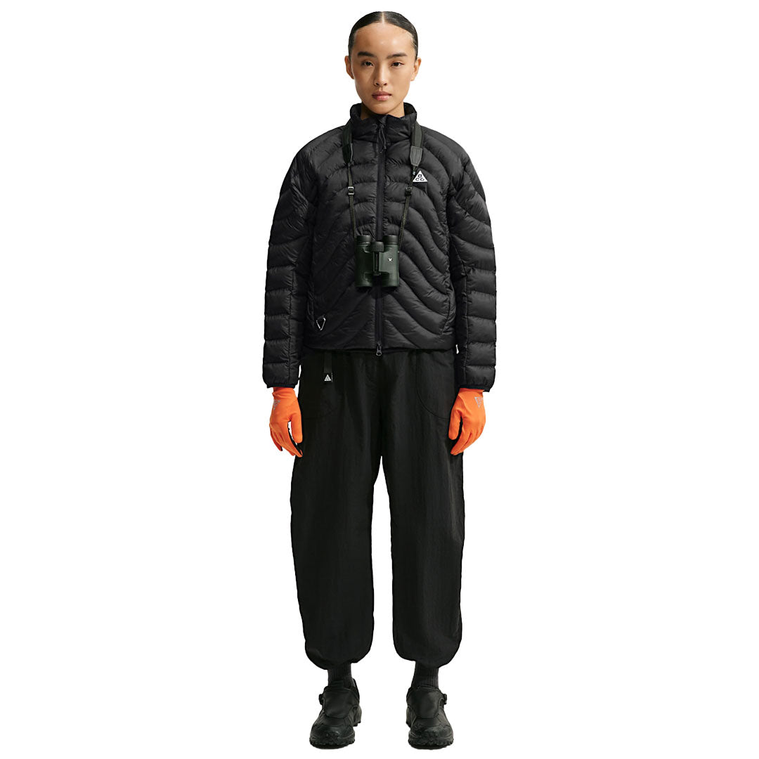 NIKE ACG（ナイキ エーシージー）| NIKE ACG WOMEN'S ACG LAVA FLOW THERMA-FIT ADV JACKET / BLACK/SUMMIT WHITE | スノーボード・スケートボードのTACTICS JAPAN
