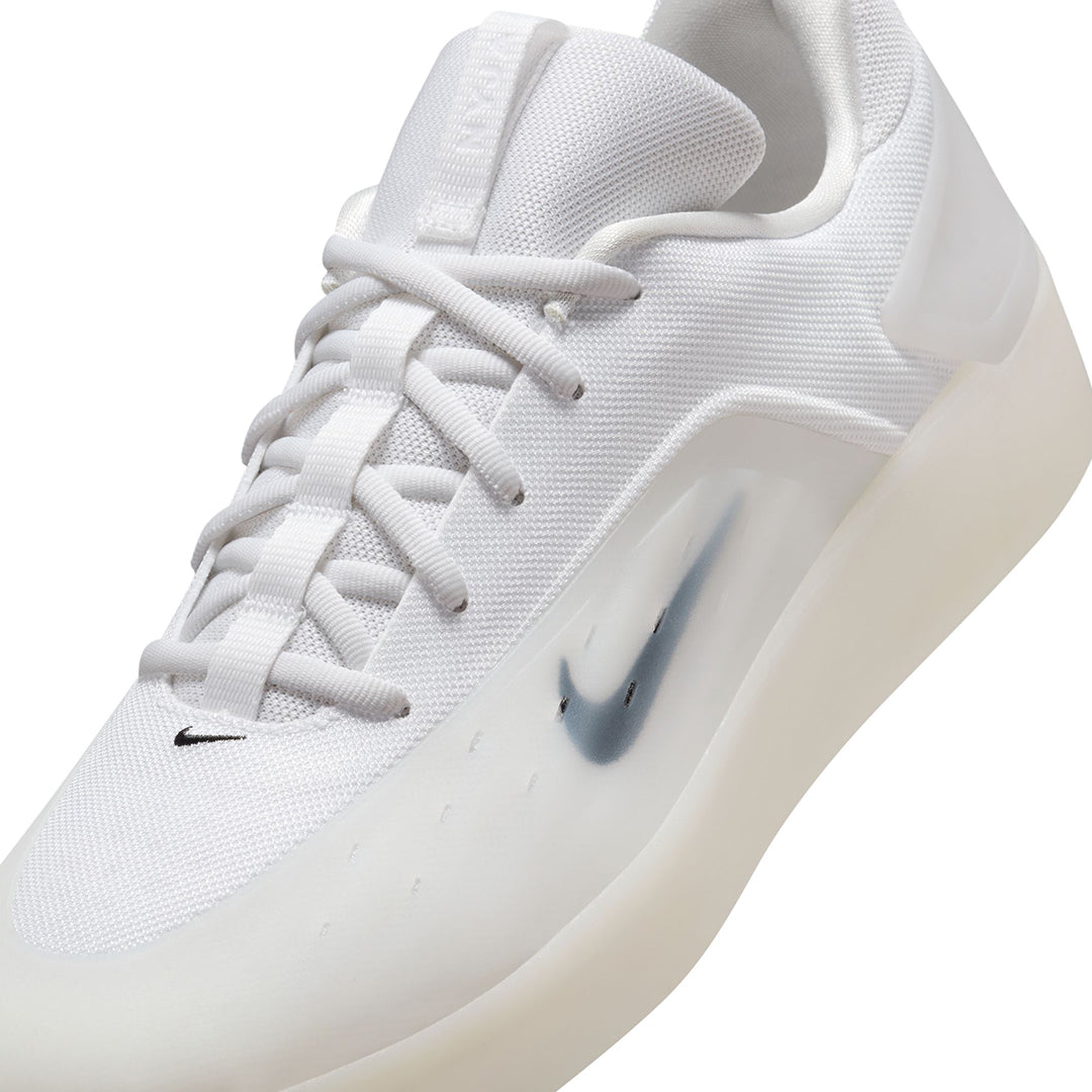 NIKE SB（ナイキ スケートボーディング）| NIKE SB ZOOM NYJAH 4 / WHITE/WHITE/BLACK/BLACK | スノーボード・スケートボードのTACTICS JAPAN
