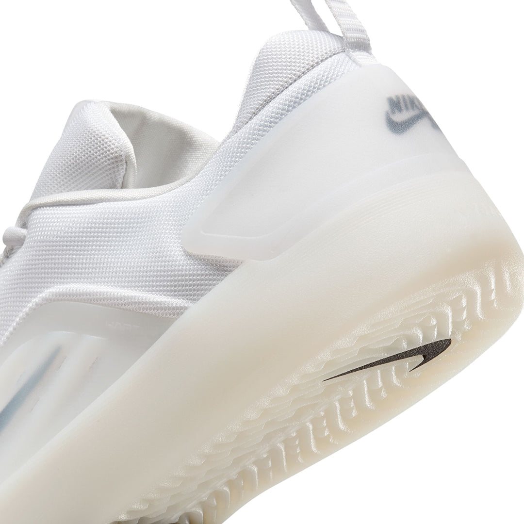 NIKE SB（ナイキ スケートボーディング）| NIKE SB ZOOM NYJAH 4 / WHITE/WHITE/BLACK/BLACK | スノーボード・スケートボードのTACTICS JAPAN