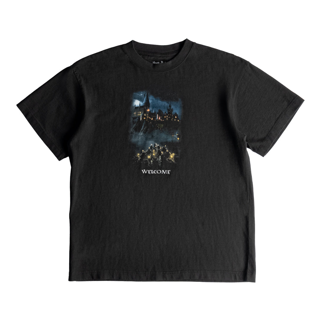 WELCOME SKATEBOARDS（ウェルカム スケートボード）| HARRY POTTER X WELCOME ARRIVAL GARMENT-DYED BOXY S/S TEE / BLACK | スノーボード・スケートボードのTACTICS JAPAN