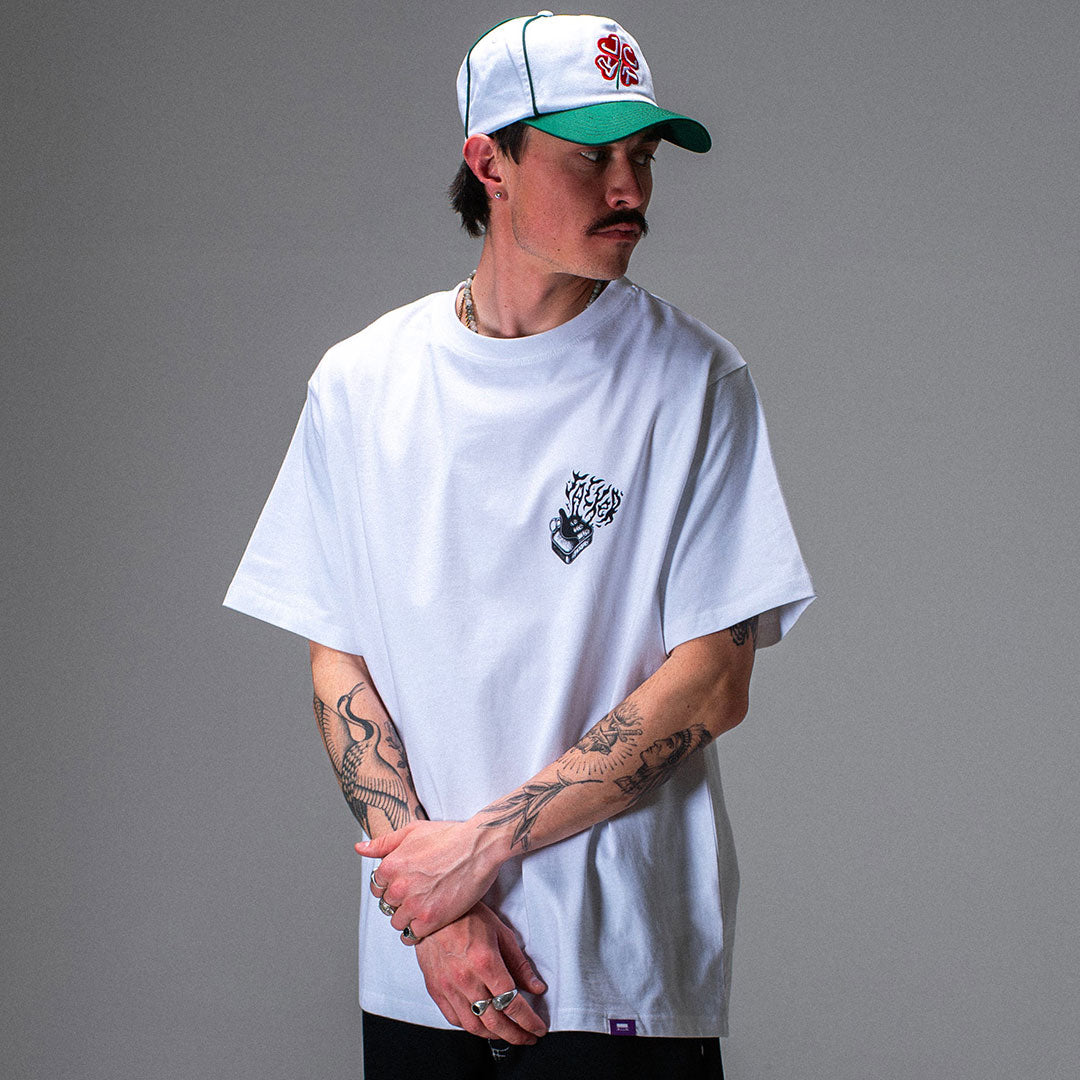 JACKER（ジャッカー）| BLACK SARDINE T-SHIRT / WHITE | スノーボード・スケートボードのTACTICS JAPAN