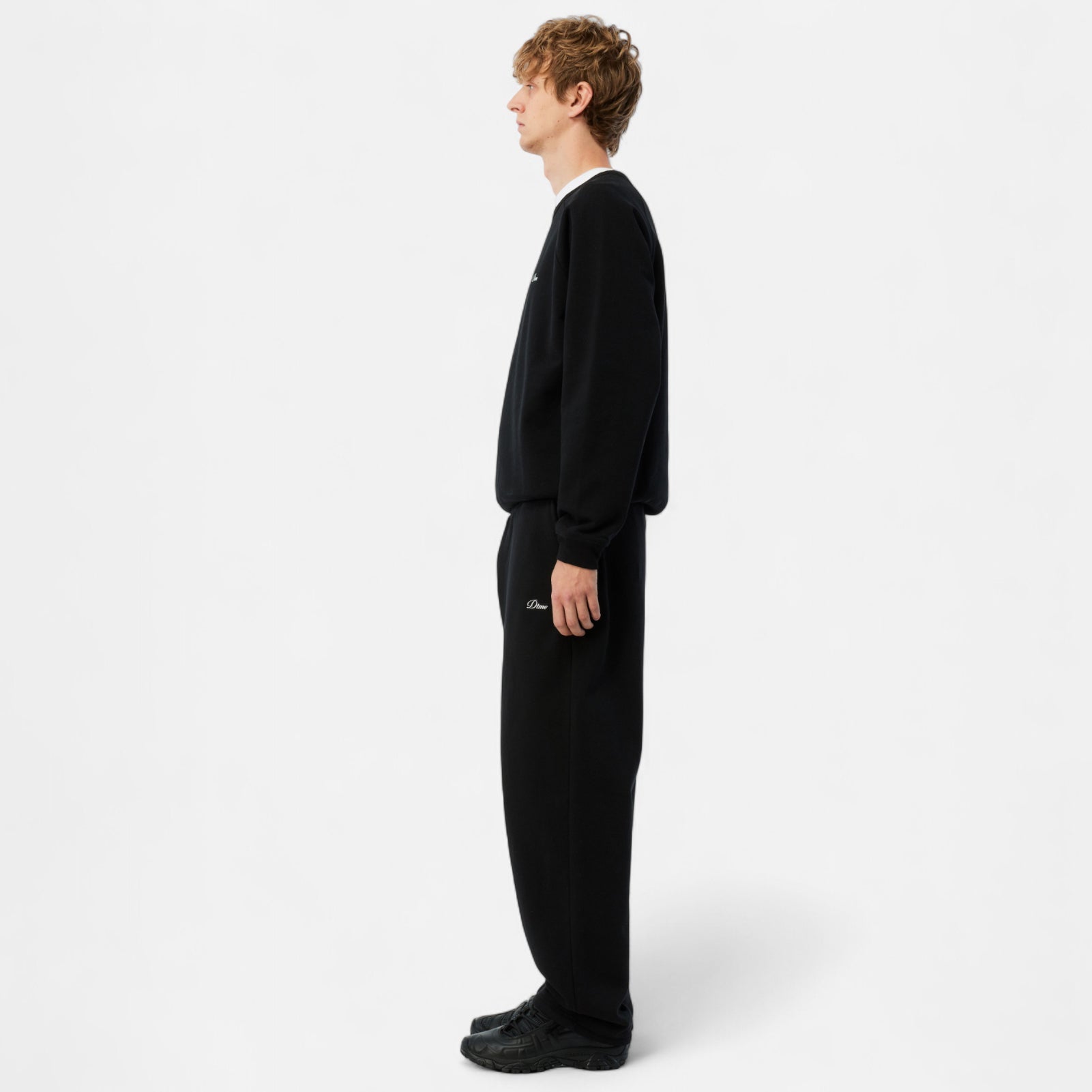 DIME MTL（ダイム モントリオール）| CURSIVE SMALL LOGO CREWNECK / BLACK | スケートボード・スノーボードのTACTICS JAPAN