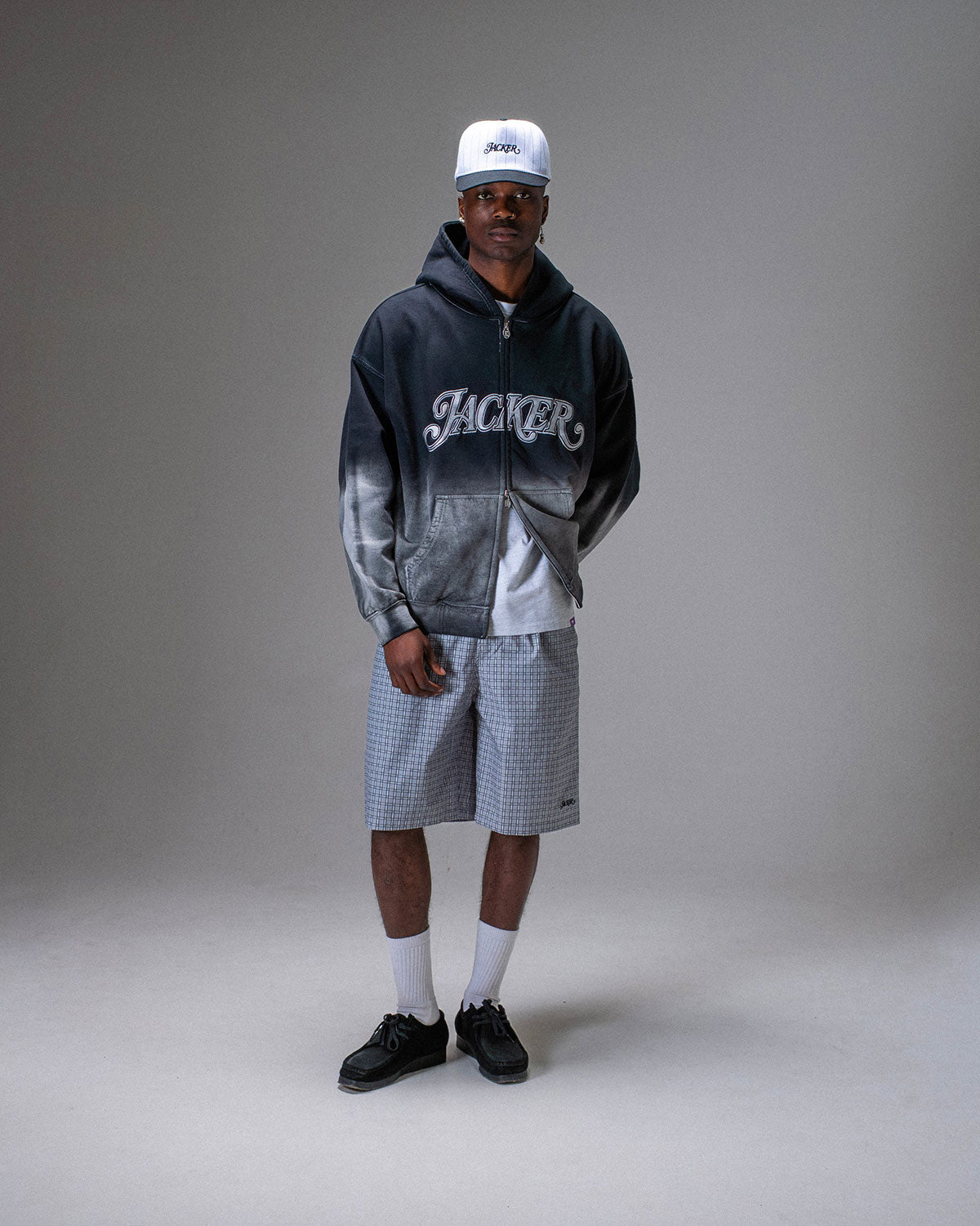 JACKER（ジャッカー）| CURVE LOGO GRADIENT WASHED / BLACK | スノーボード・スケートボードのTACTICS JAPAN