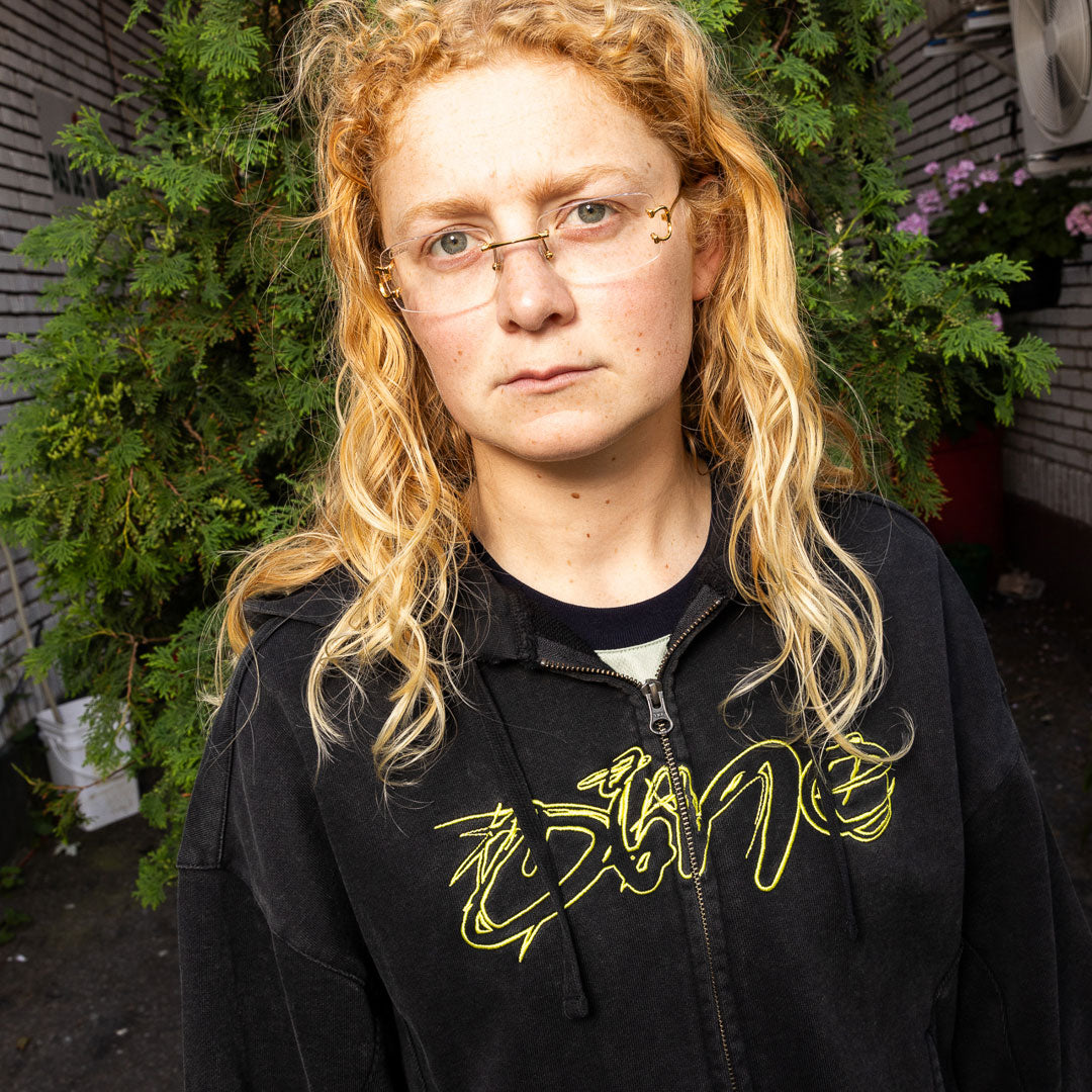 DIME（ダイム）| DISTRESSED TERRY ZIP HOODIE / ACID BLACK | スノーボード・スケートボードのTACTICS JAPAN