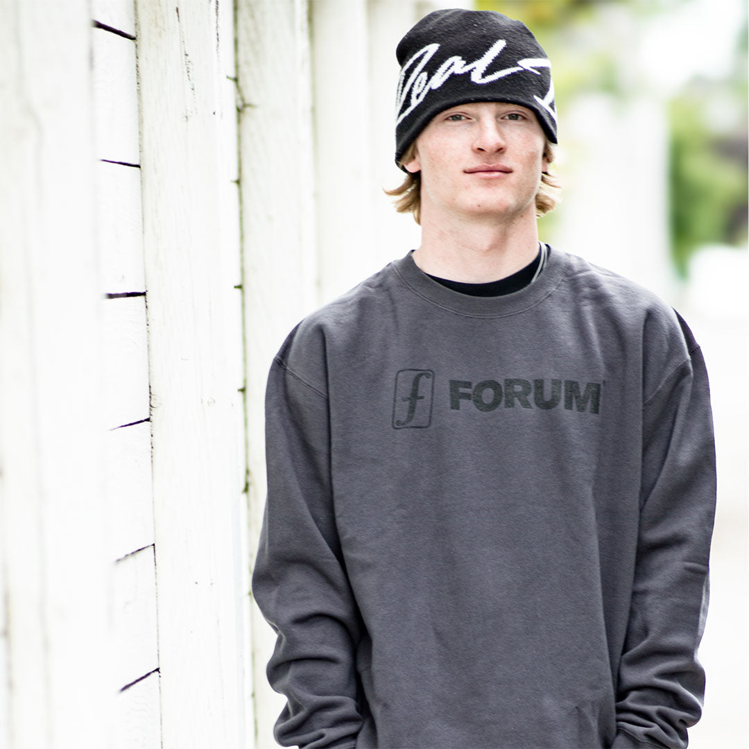 FORUM SNOWBOARDS（フォーラム スノーボード）| FORUM LOCKUP HEAVYWEIGHT SWEATSHIRT / ASPHALT | スノーボード・スケートボードのTACTICS JAPAN