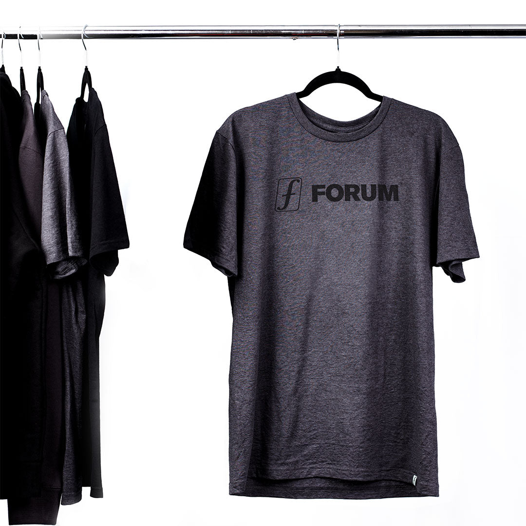 FORUM SNOWBOARDS（フォーラム スノーボード）| FORUM LOCKUP TEE / GRAY | スノーボード・スケートボードのTACTICS JAPAN