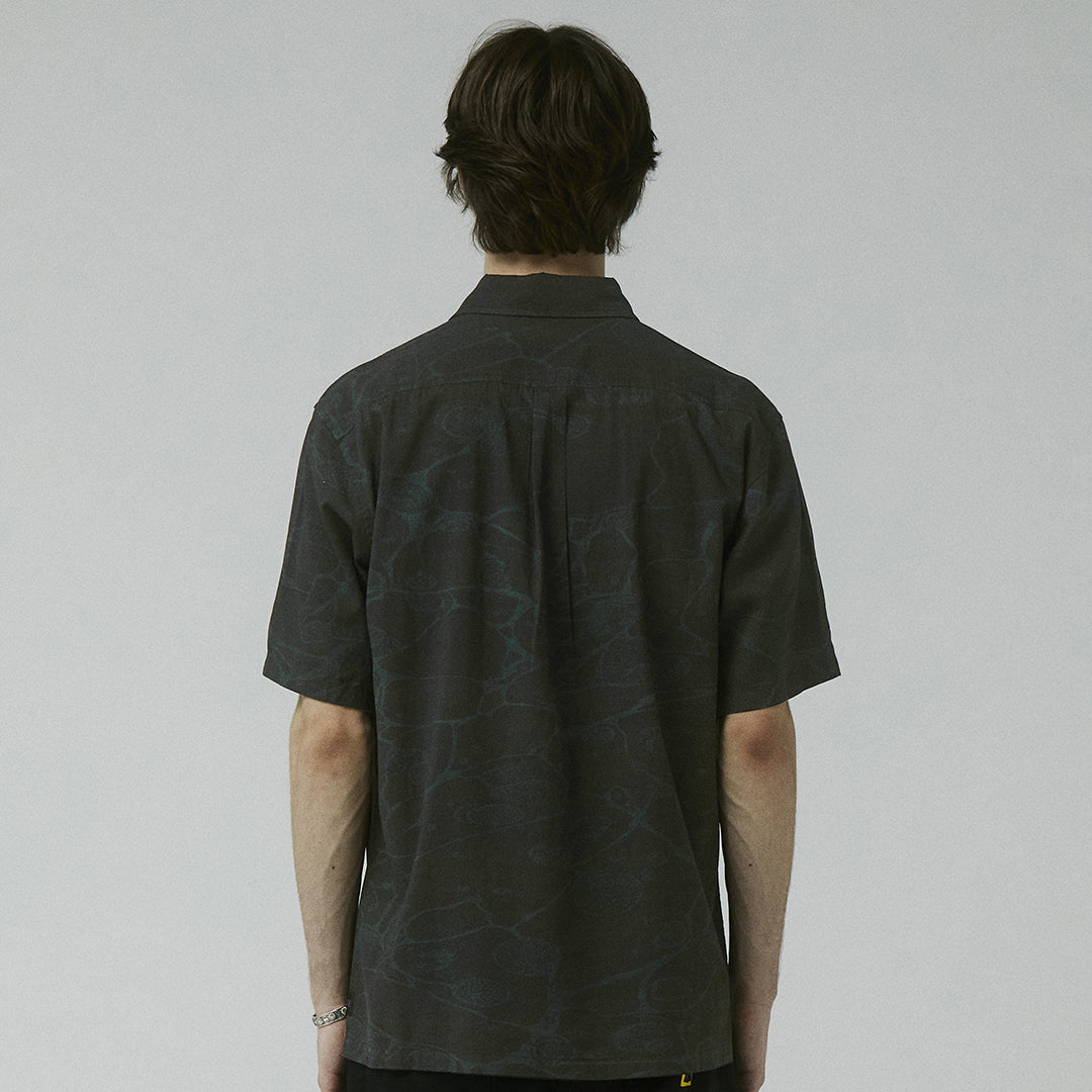 FORMER（フォーマー）| VIVIAN GLOBAL MIND SS SHIRT / BLACK | スノーボード・スケートボードのTACTICS JAPAN