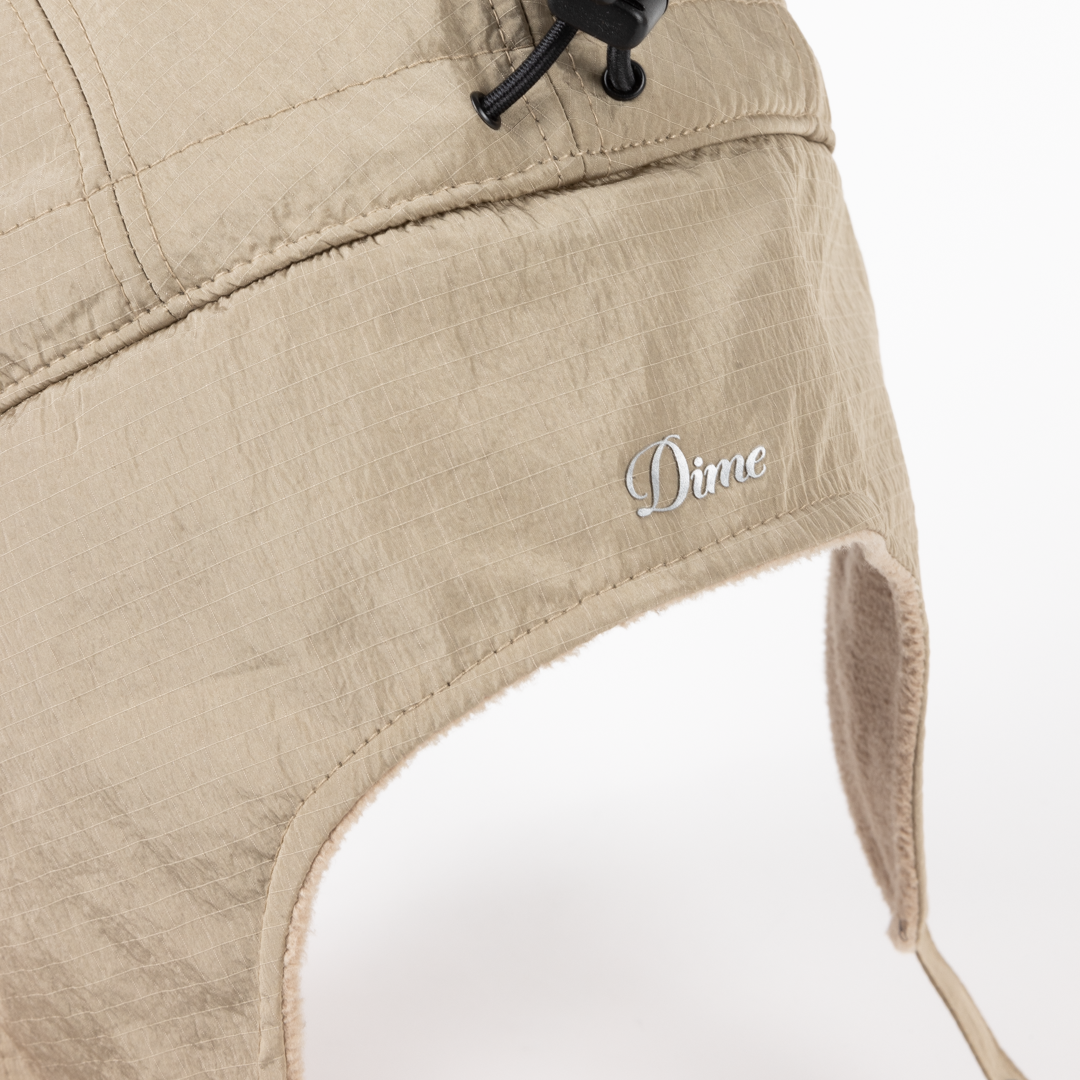 DIME MTL（ダイム モントリオール）| CURSIVE EARFLAP CAP / TAN | スケートボード・スノーボードのTACTICS JAPAN