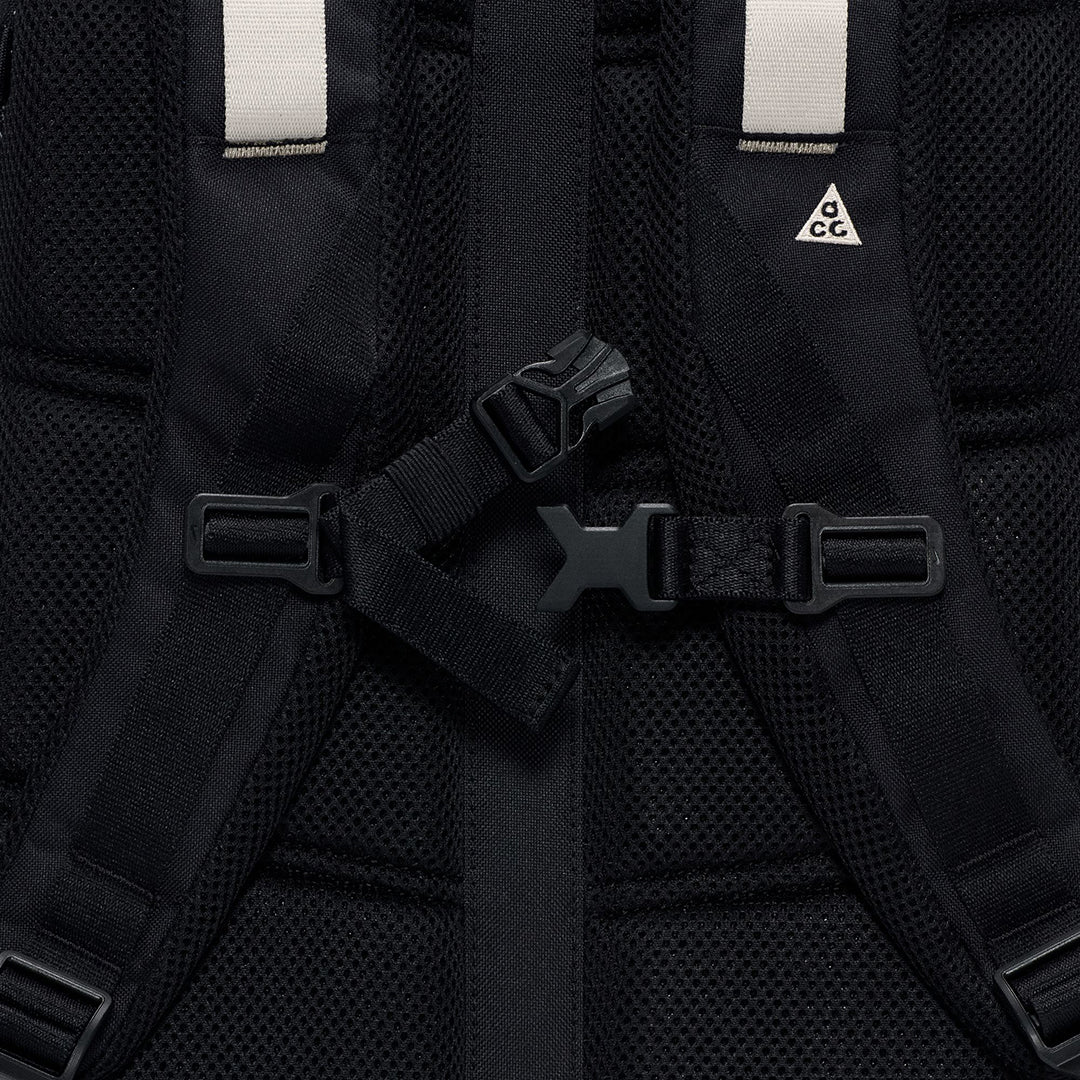 NIKE ACG（ナイキ オールコンディションズギア）| NIKE ACG DAYMAX BACKPACK 25L | スノーボード・スケートボードのTACTICS JAPAN