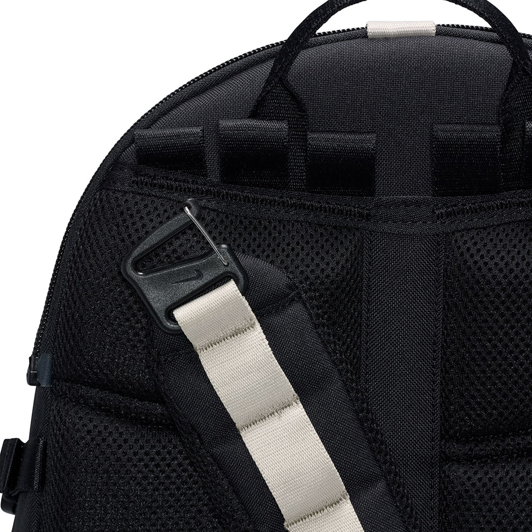 NIKE ACG（ナイキ オールコンディションズギア）| NIKE ACG DAYMAX BACKPACK 25L | スノーボード・スケートボードのTACTICS JAPAN