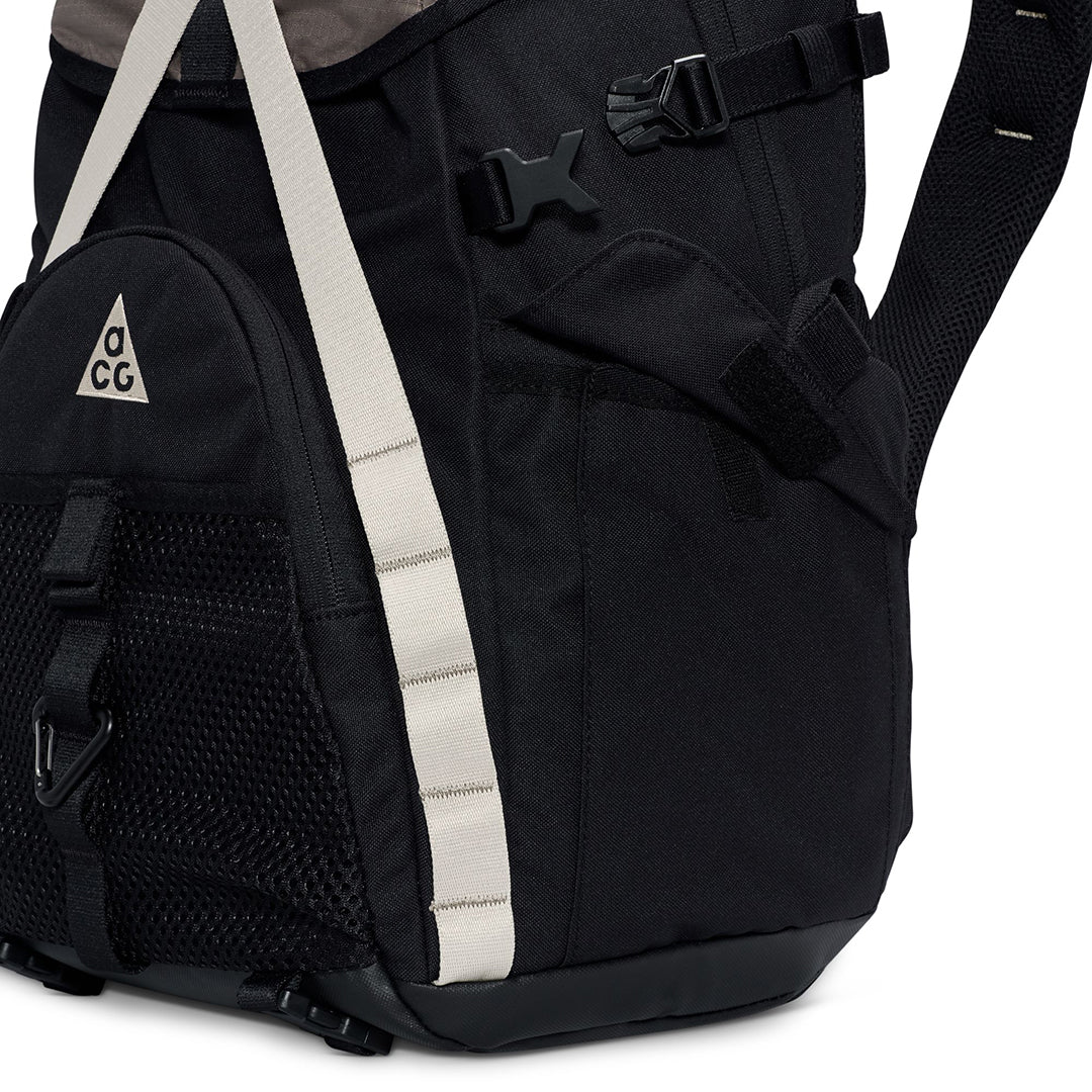 NIKE ACG（ナイキ オールコンディションズギア）| NIKE ACG DAYMAX BACKPACK 25L | スノーボード・スケートボードのTACTICS JAPAN