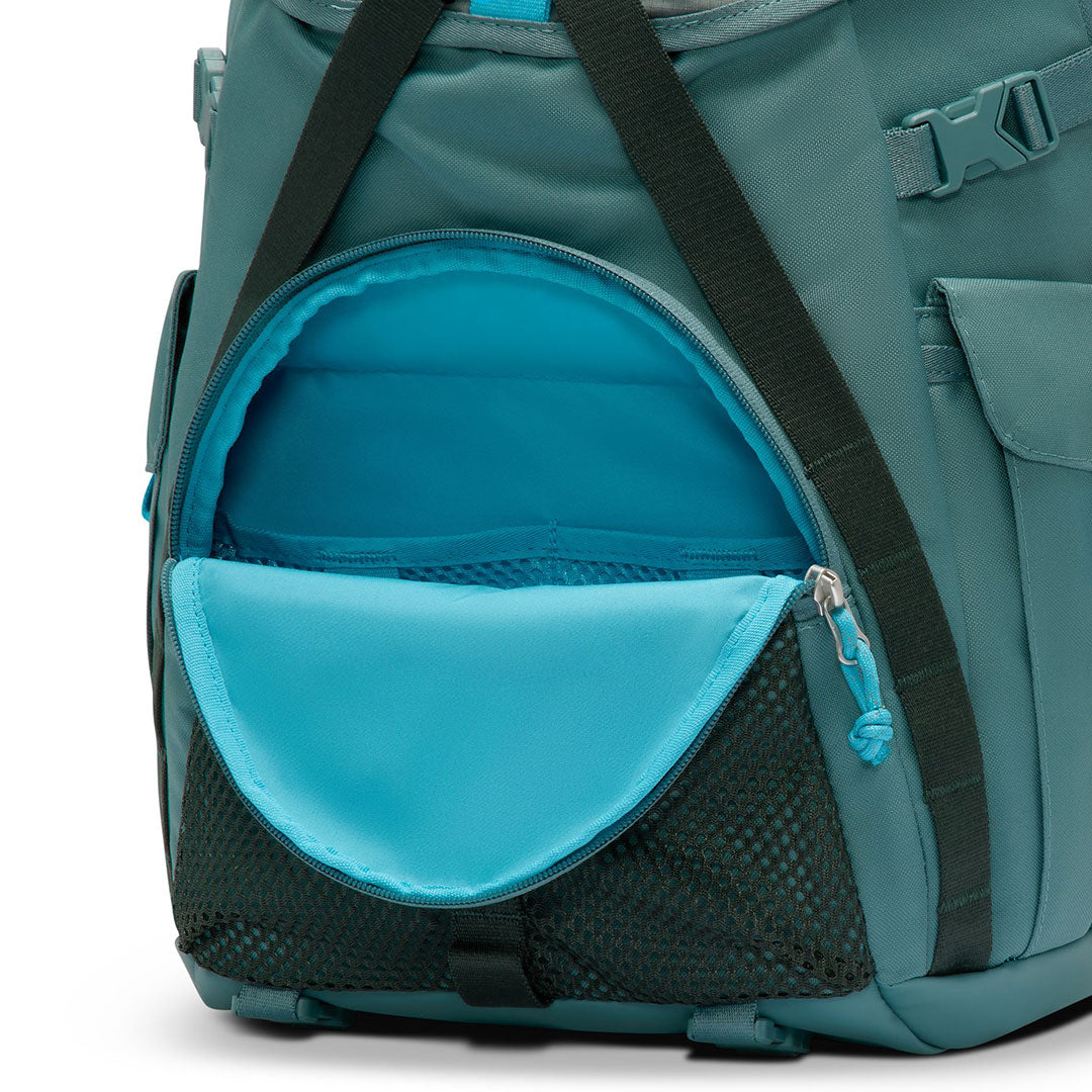 NIKE ACG（ナイキ エーシージー）| NIKE ACG DAYMAX BACKPACK 25L / MINERAL SLATE/BLACK SPRUCE/BALTIC BLUE | スノーボード・スケートボードのTACTICS JAPAN