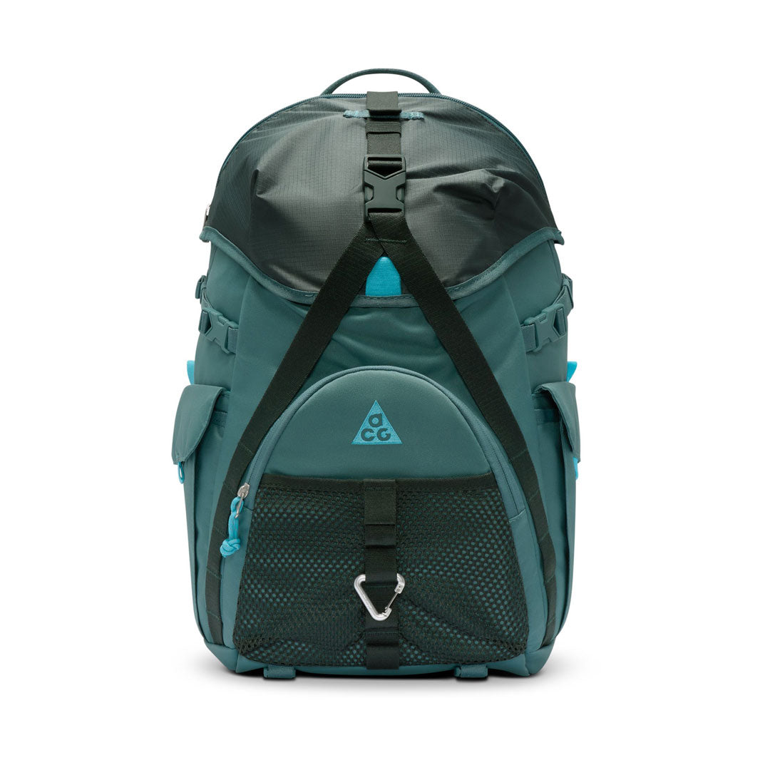 NIKE ACG（ナイキ エーシージー）| NIKE ACG DAYMAX BACKPACK 25L / MINERAL SLATE/BLACK SPRUCE/BALTIC BLUE | スノーボード・スケートボードのTACTICS JAPAN