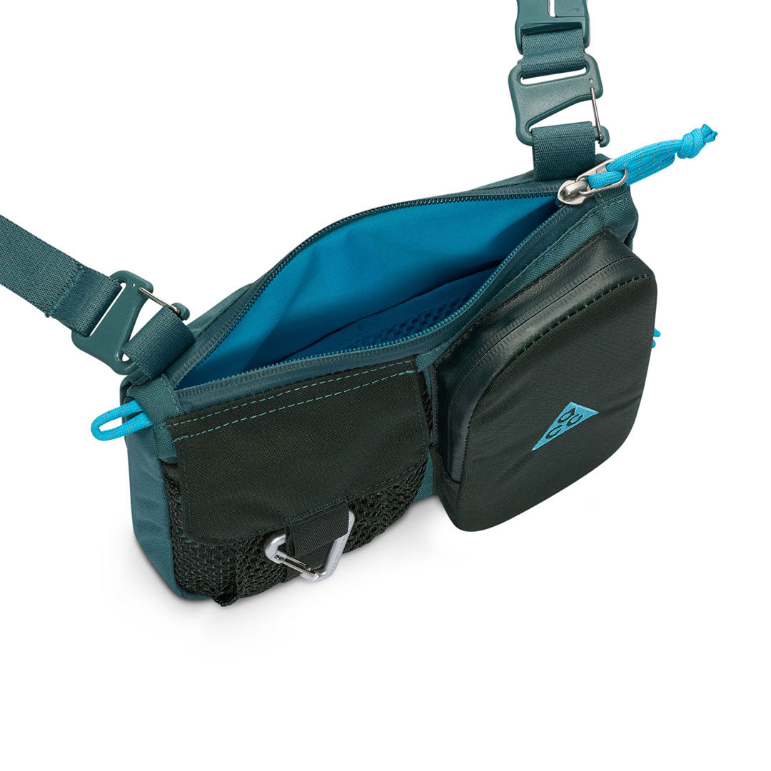 バッグ NIKE ACG DAYMAX Crossbody Bag NIKE ACG（ナイキ エーシージー）| NIKE ACG DAYMAX CROSS-BODY BAG