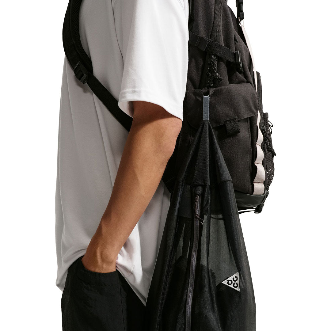 NIKE ACG（ナイキ エーシージー）| NIKE ACG WOLF LICHEN CAPS CREW / BLACK/ANTHRACITE/COOL GREY/SUMMIT WHITE | スノーボード・スケートボードのTACTICS JAPAN