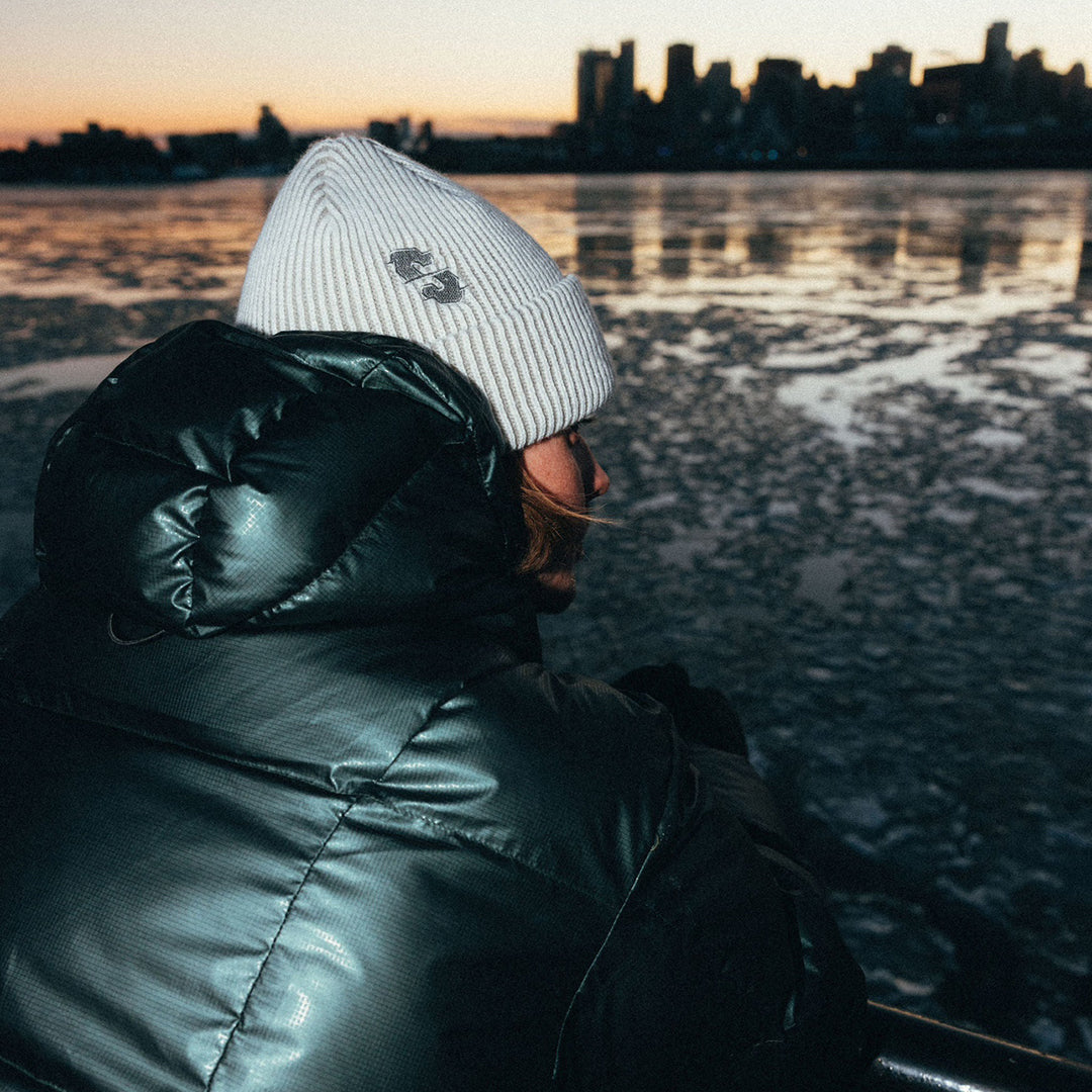 SOUVENIR SNOWBOARDING （スーベニア スノーボーディング）| TWO TONE RIB BEANNIE 2026 / MARSHMALLOW | スノーボード・スケートボードのTACTICS JAPAN