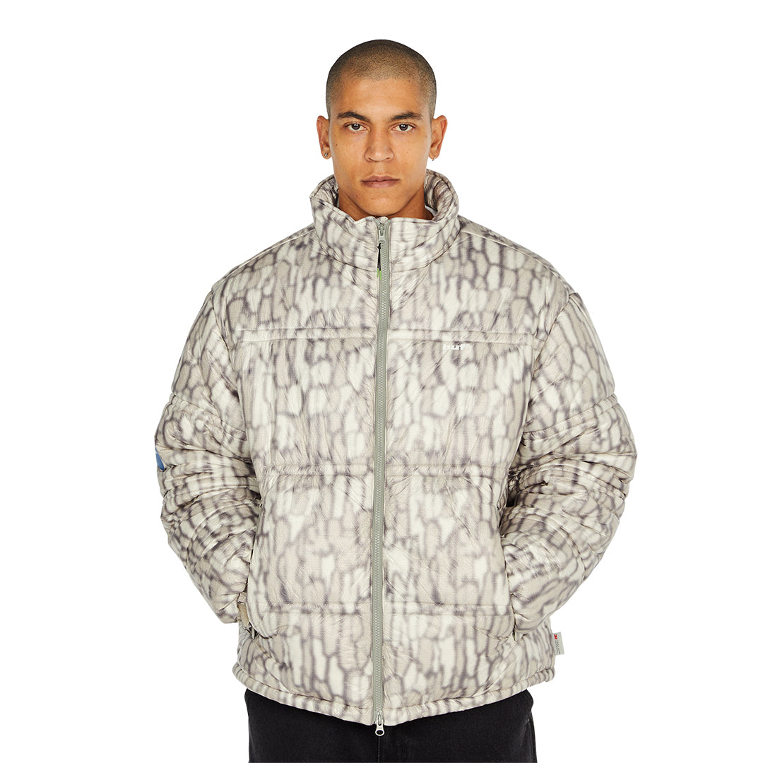 HUF WORLDWIDE（ハフ ワールドワイド）| 89 WARPED CAMO TYVEK PUFFER / MUTED CAMO | スノーボード・スケートボードのTACTICS JAPAN