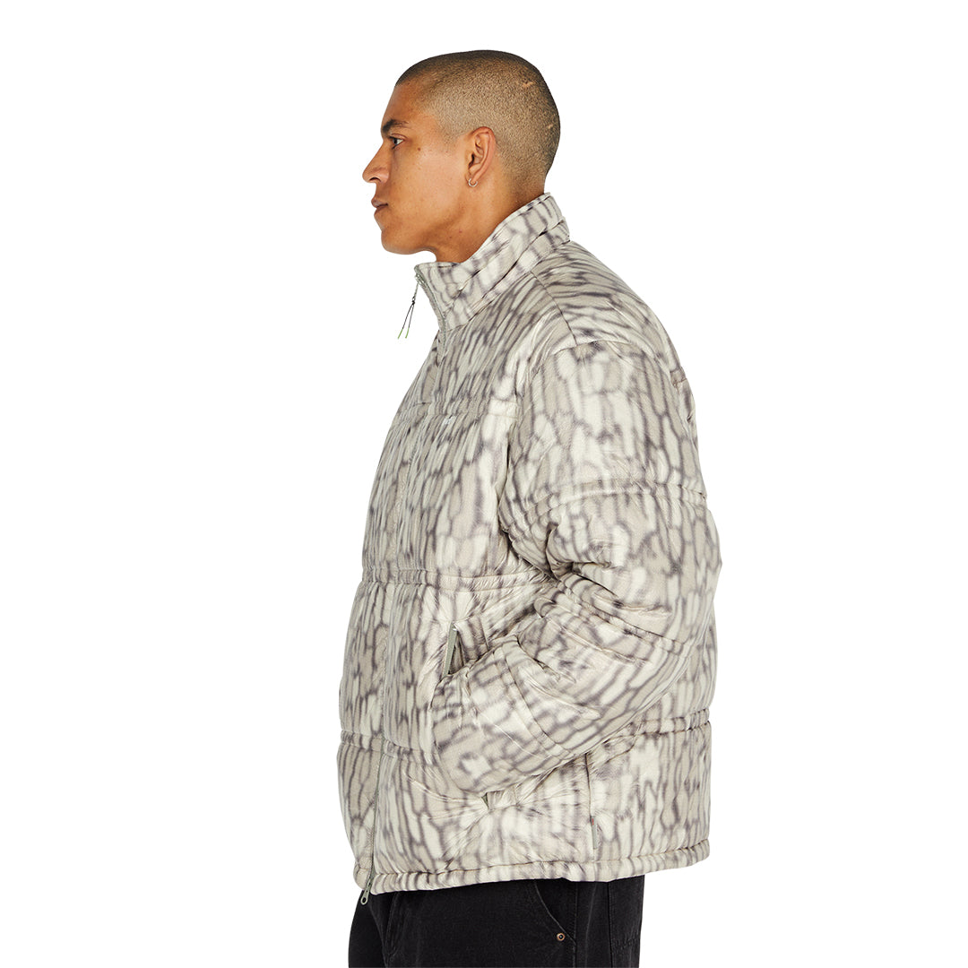 HUF WORLDWIDE（ハフ ワールドワイド）| 89 WARPED CAMO TYVEK PUFFER / MUTED CAMO | スノーボード・スケートボードのTACTICS JAPAN