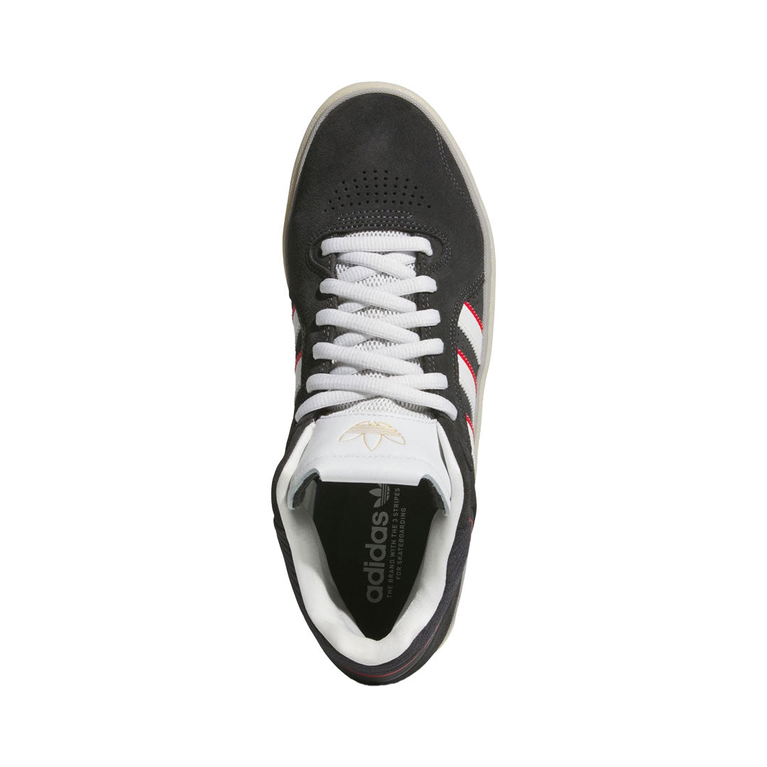 ADIDAS SKATEBOARDING（アディダス スケートボーディング）| TYSHAWN / CARBON/CRYSTAL WHITE/BETTER SCARLET | スノーボード・スケートボードのTACTICS JAPAN