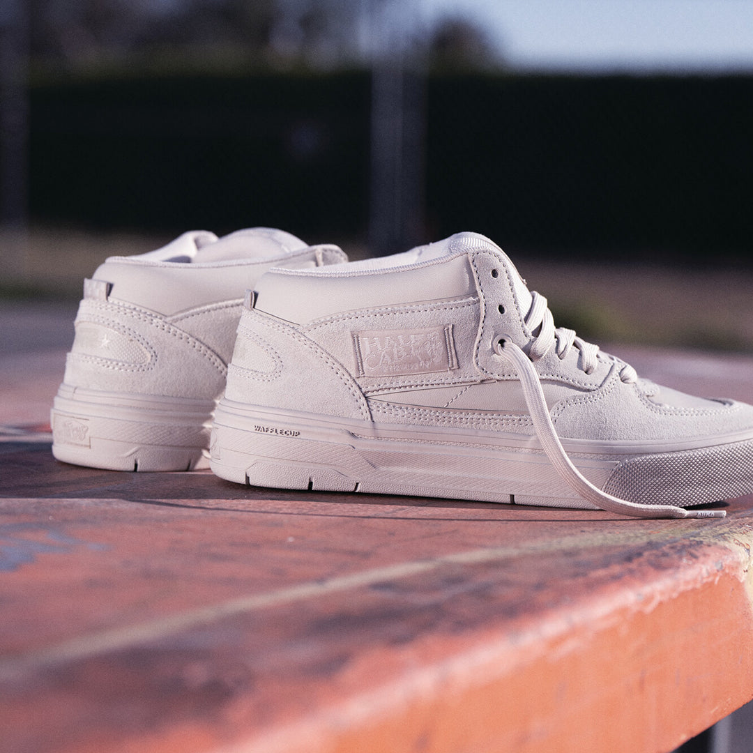VANS（ヴァンズ）| SKATE HALF CAB WAFFLECUP BY ATIBA JEFFERSON / WHITE | スノーボード・スケートボードのTACTICS JAPAN