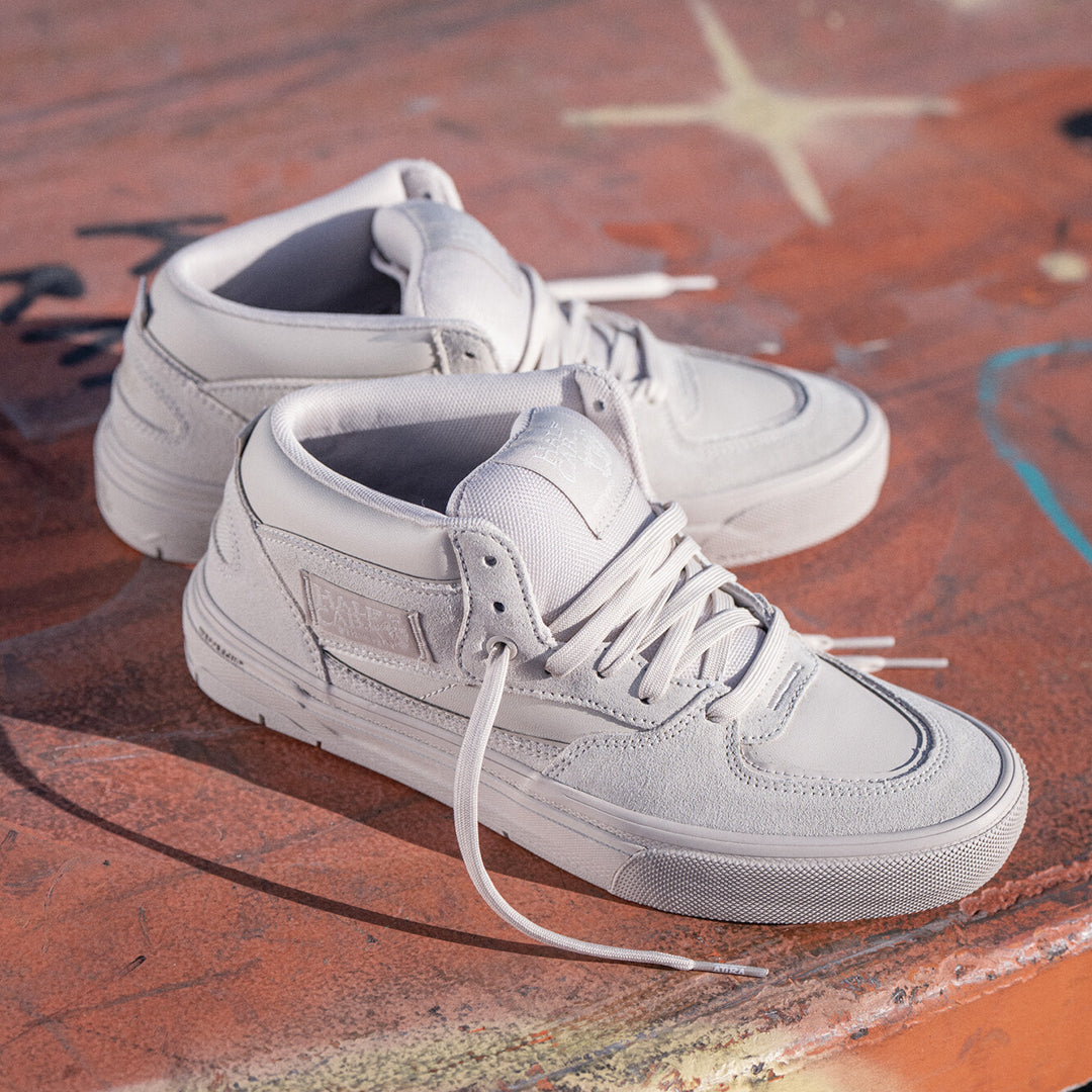 VANS（ヴァンズ）| SKATE HALF CAB WAFFLECUP BY ATIBA JEFFERSON / WHITE | スノーボード・スケートボードのTACTICS JAPAN