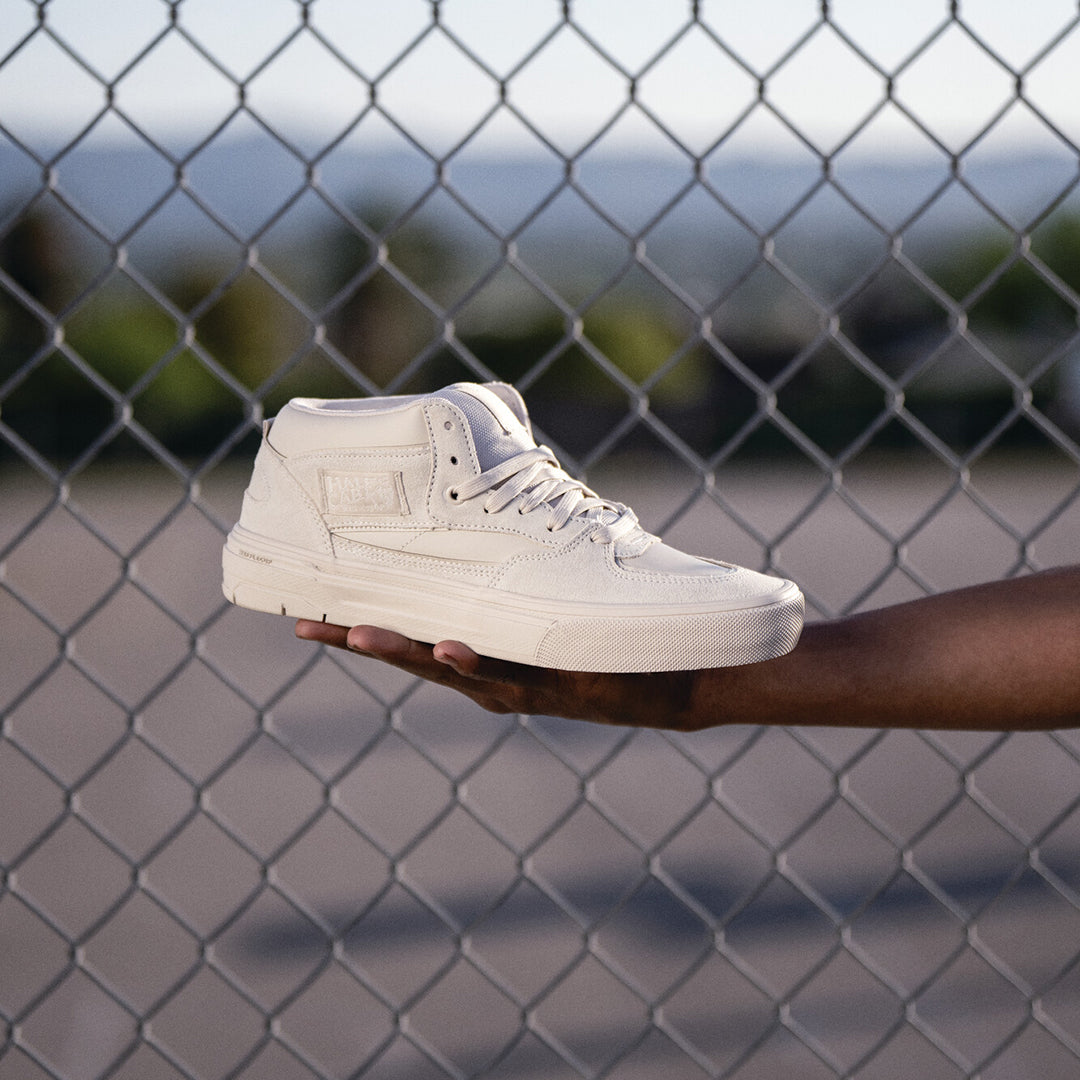 VANS（ヴァンズ）| SKATE HALF CAB WAFFLECUP BY ATIBA JEFFERSON / WHITE | スノーボード・スケートボードのTACTICS JAPAN