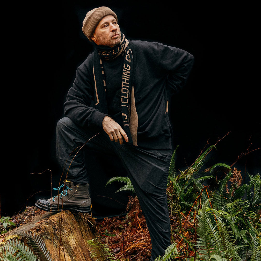 FORUM SNOWBOARDS（フォーラム スノーボード）| MAKIA X FORUM SUMMIT SCARF / BLACK | スノーボード・スケートボードのTACTICS JAPAN