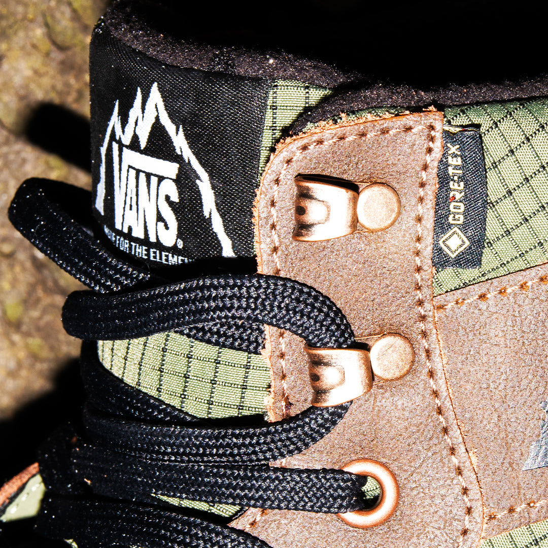 MOUNTAIN MID GORE-TEX INSULATED SHOE / DARK GREEN/DARK BROWN