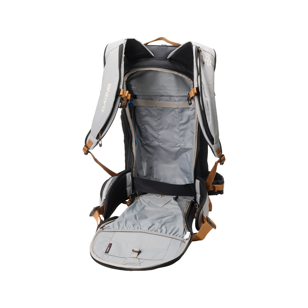 DAKINE（ダカイン）| TEAM POACHER BACKPACK 22L 2026 / RED GERARD | スノーボード・スケートボードのTACTICS JAPAN