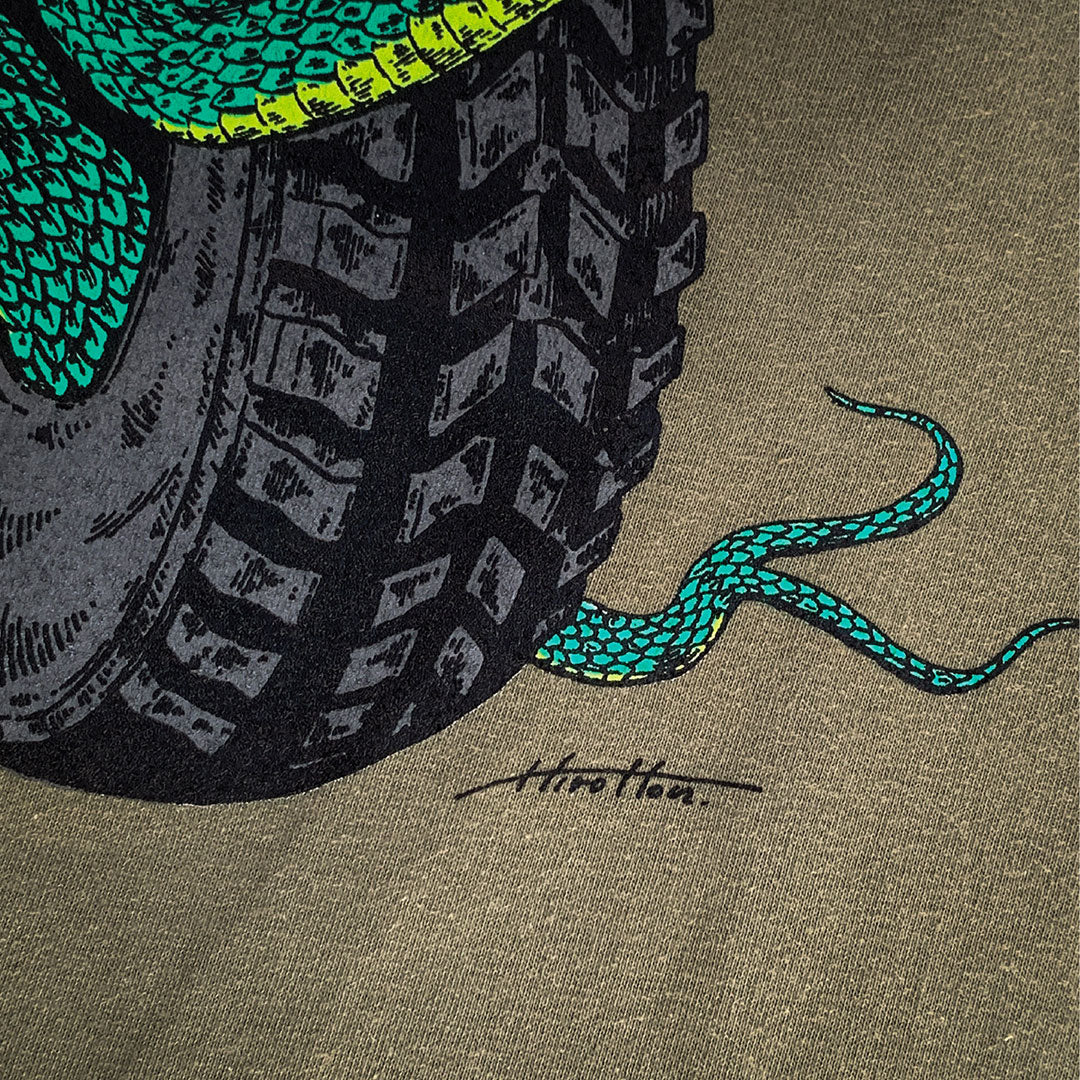 TIMESCAN（タイムスキャン）| TWIN SERPENT T-SHIRT / LIGHT OLIVE | スノーボード・スケートボードのTACTICS JAPAN