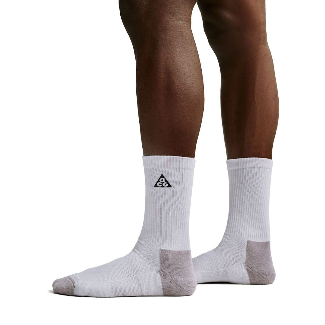 NIKE ACG（ナイキ エーシージー）| NIKE ACG EVERYDAY ELEVATED CREW SOCKS / PHOTON DUST/COLLEGE GREY | スノーボード・スケートボードのTACTICS JAPAN