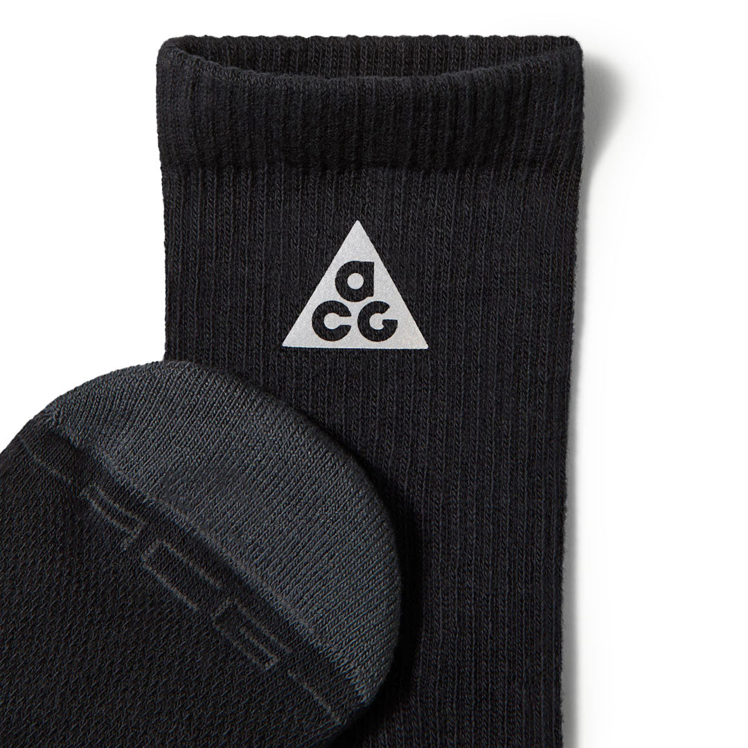 NIKE ACG（ナイキ エーシージー）| EVERYDAY ELEVATED CREW SOCKS / BLACK/DARK SMOKE GREY | スノーボード・スケートボードのTACTICS JAPAN