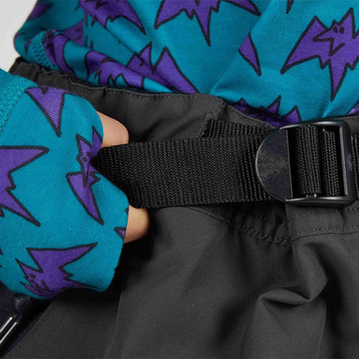AIRBLASTER（エアブラスター）| 【KIDS】YOUTH BOSS PANT 2026 / BLACKBERRY | スノーボード・スケートボードのTACTICS JAPAN